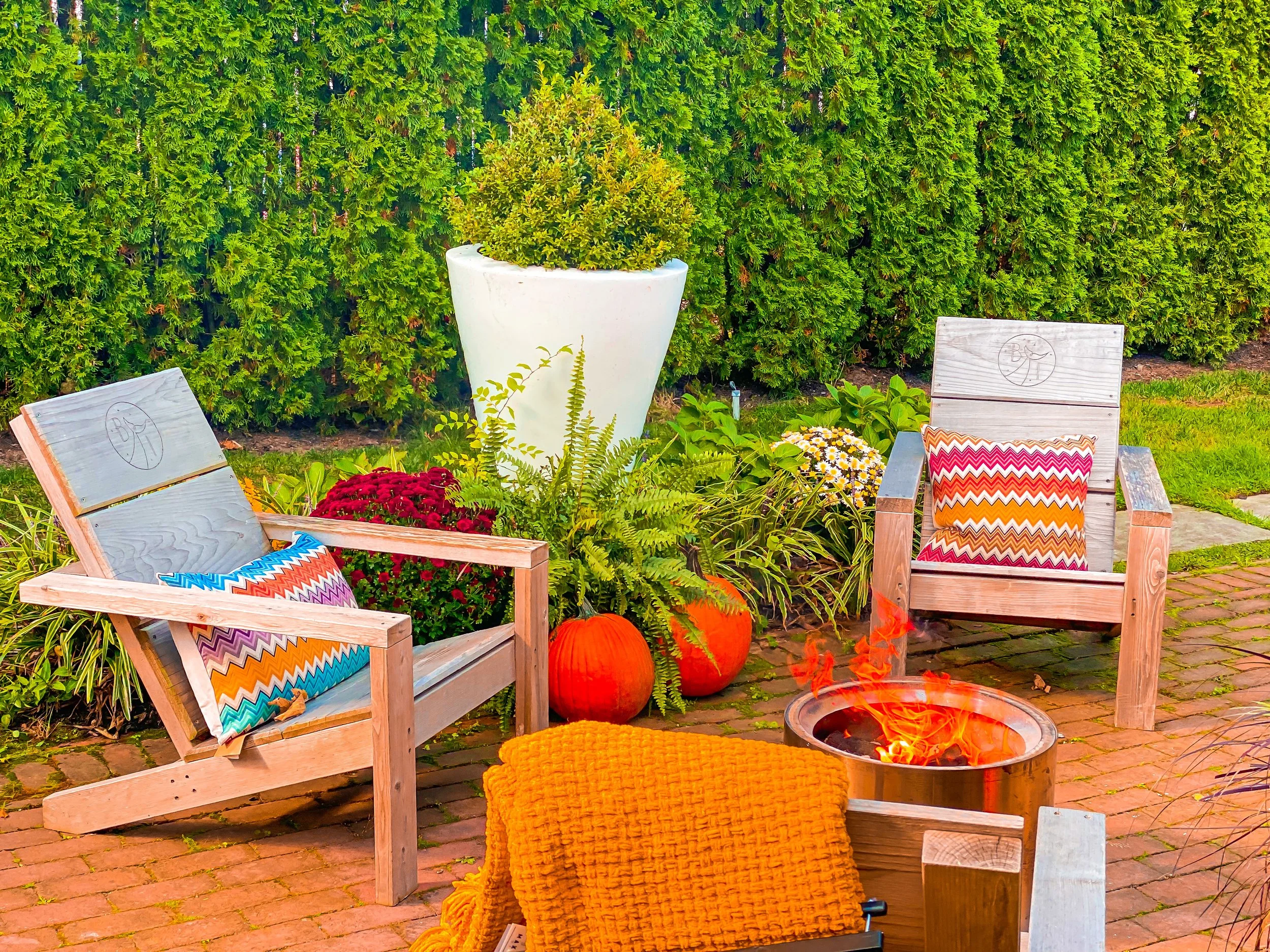 Fall brings s'mores, gathering round the fire and gorgeous foliage. 
