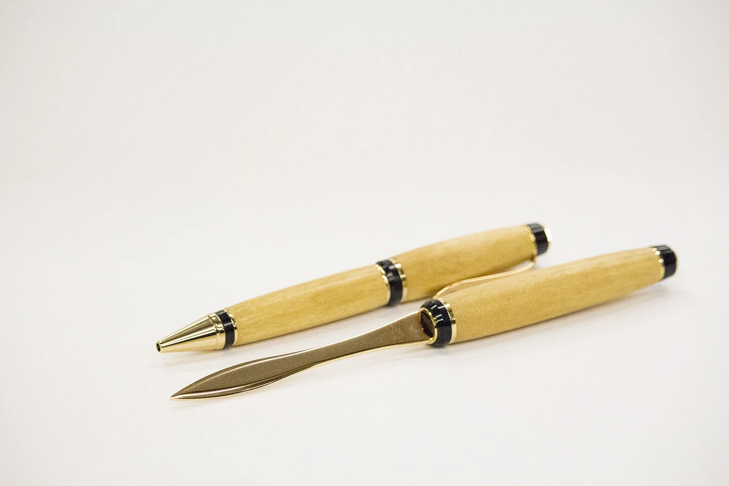 Pau Amarillo XL Cigar style Gold With Letter Opener
