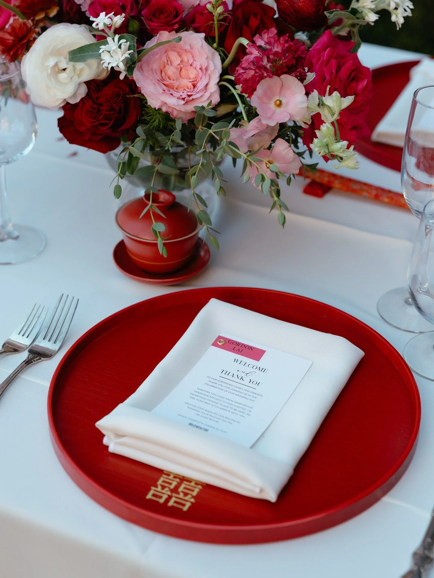 Details &amp; Dinner🪭🧧

Planning | @simplyelegantbydiana 
Florals | @sweetnessandlightflowers 
Content Creator | @mybigdaybestie 
HMU | @aimeeartistry 
Venue | @kohlmansionevents 
Dress | @unveiledbridalsf 
Second shooter | @rachelkiaphoto 
Caterin