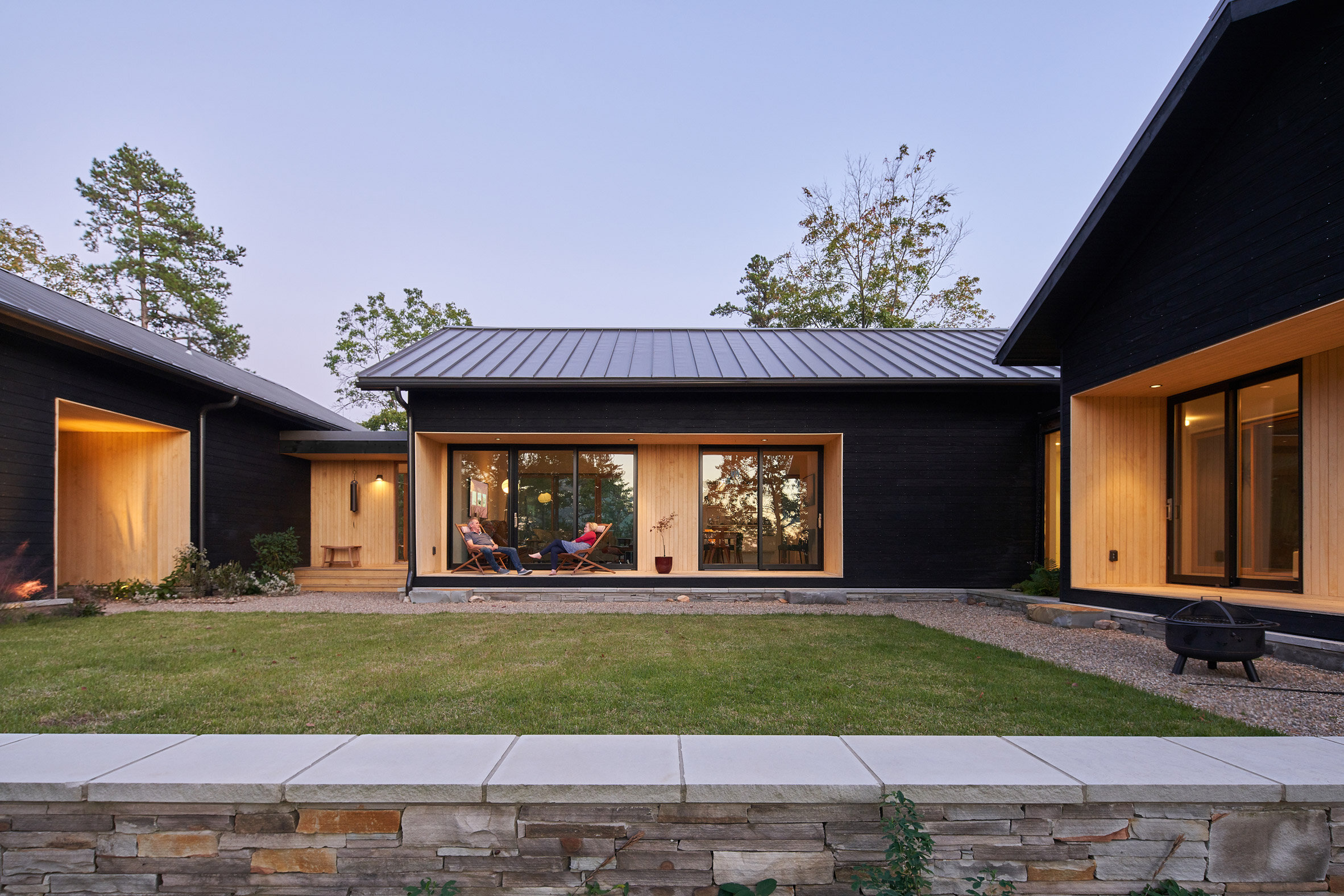 short-mountain-house-sanders-pace-architecture_dezeen_2364_col_2.jpeg