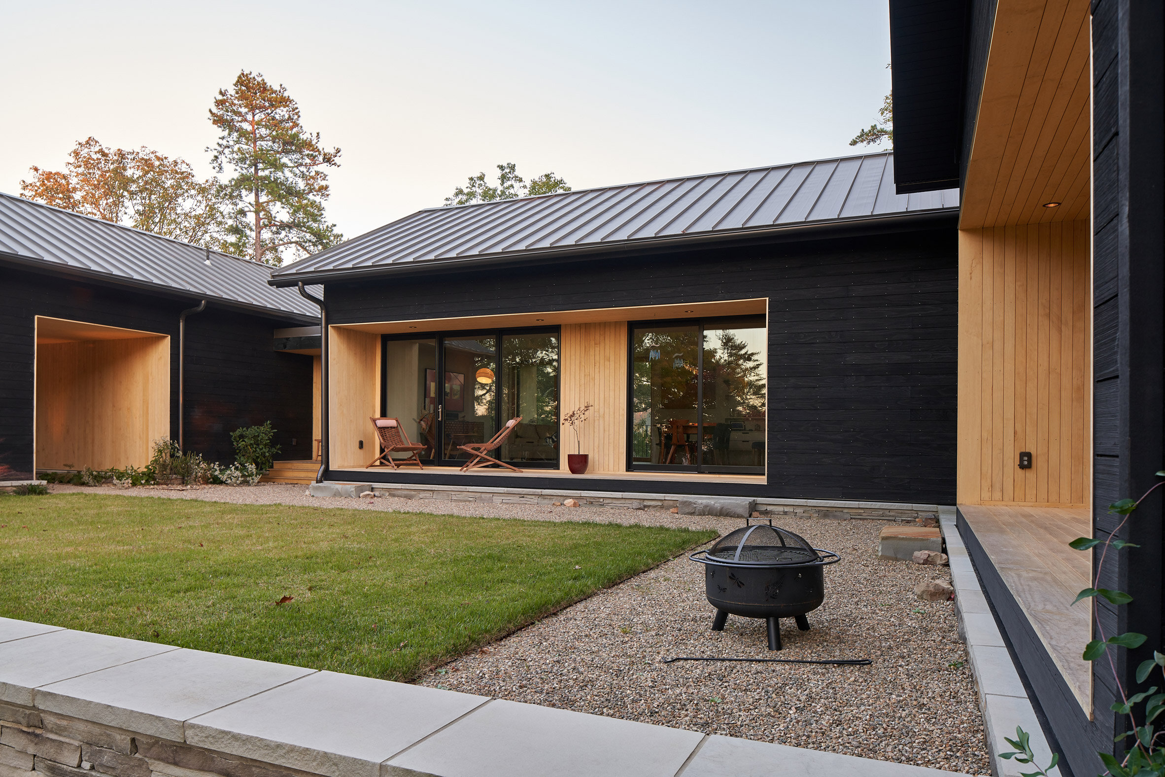 short-mountain-house-sanders-pace-architecture_dezeen_2364_col_12.jpeg