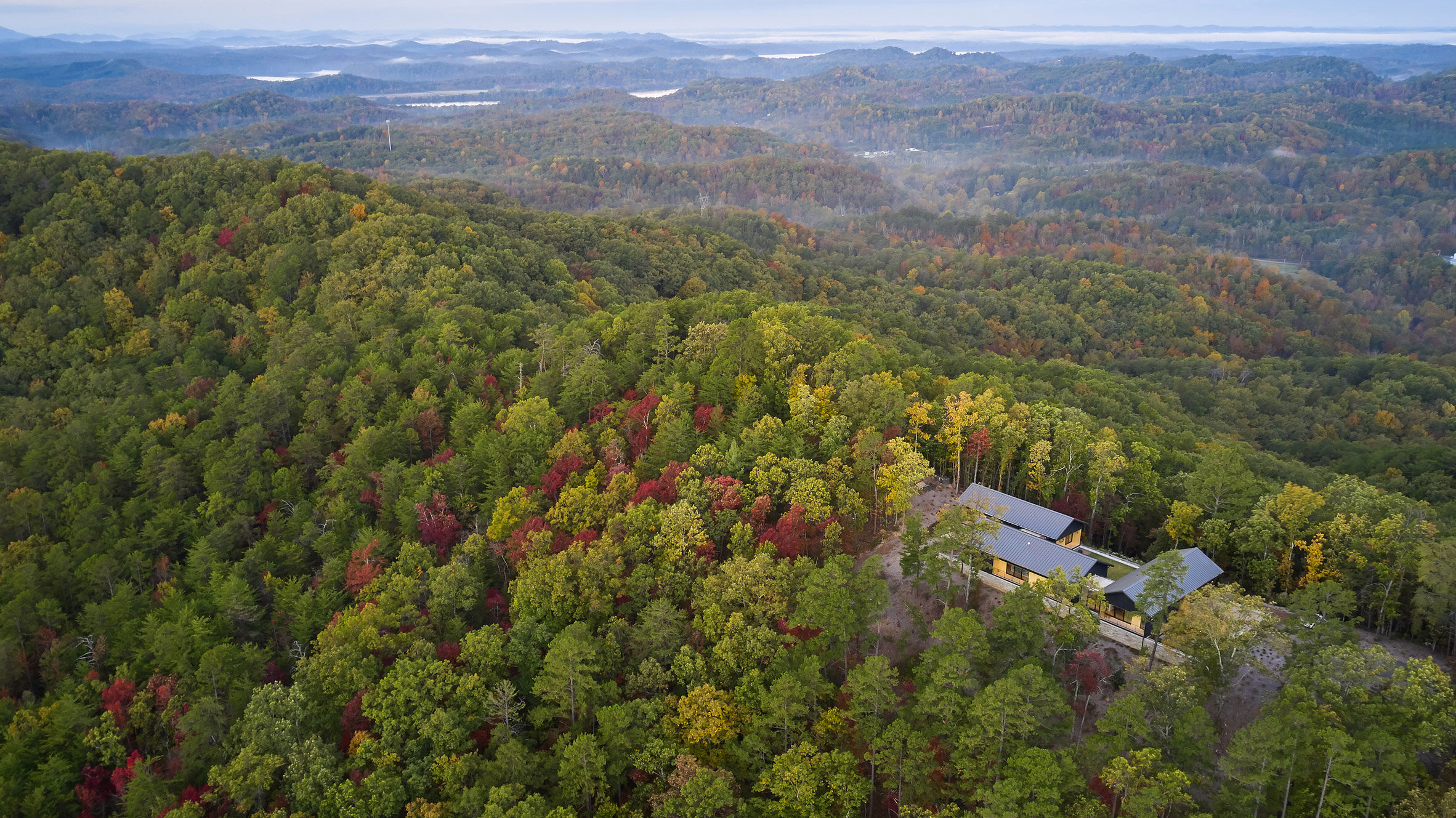 short-mountain-house-sanders-pace-architecture_dezeen_2364_hero-b.jpeg