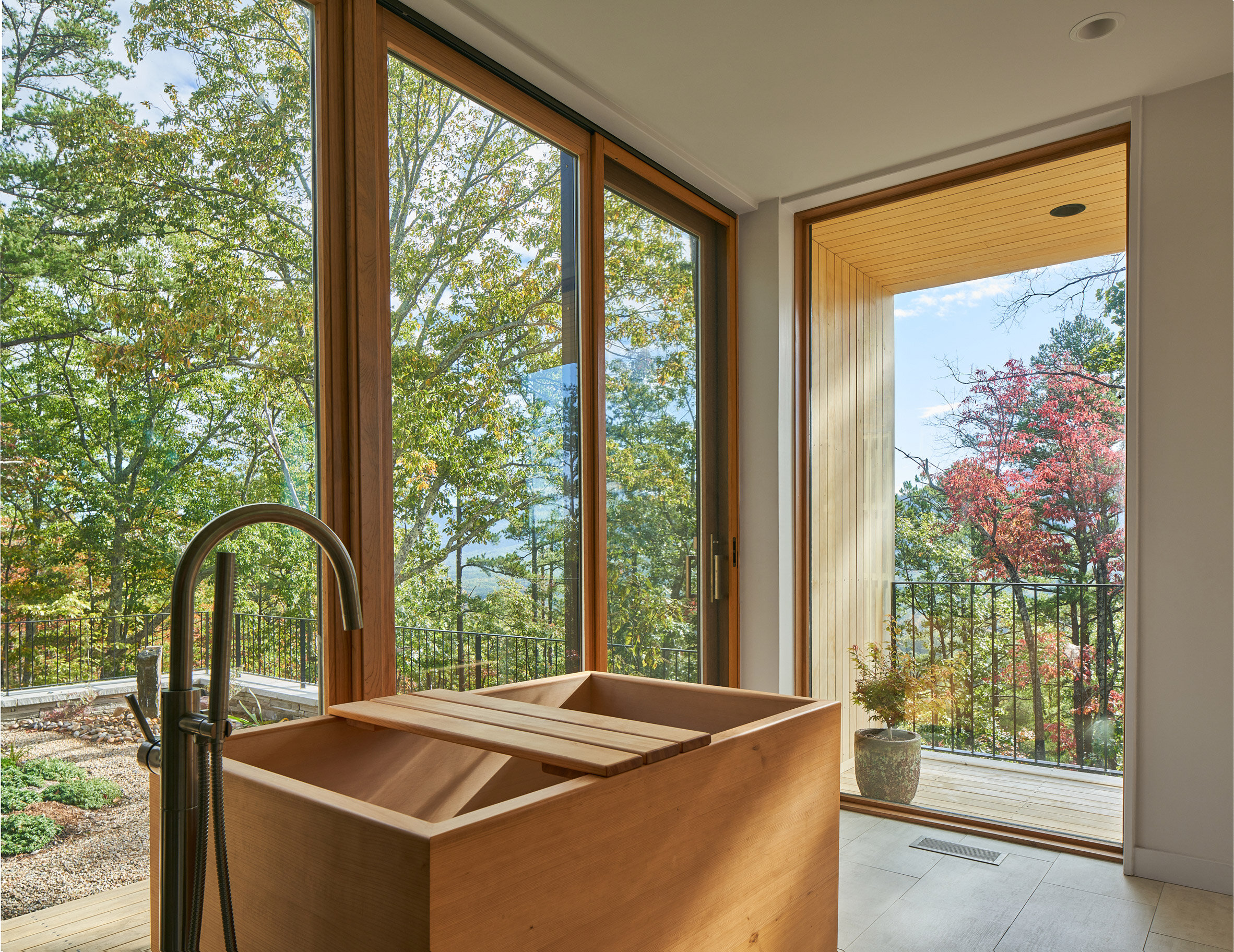 short-mountain-house-sanders-pace-architecture_dezeen_2364_col_10.jpeg