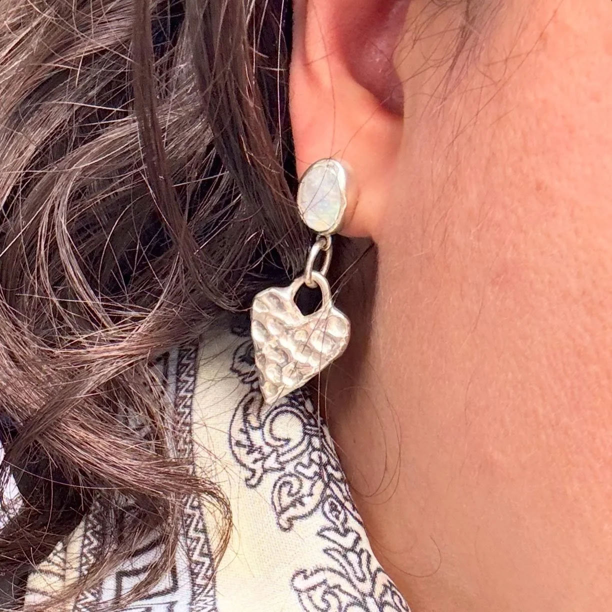 gave these a spin today - they are surprisingly light n comfy! (also sick joke if you think I will ever use any other music other than Rosalia) #moonstone #lux