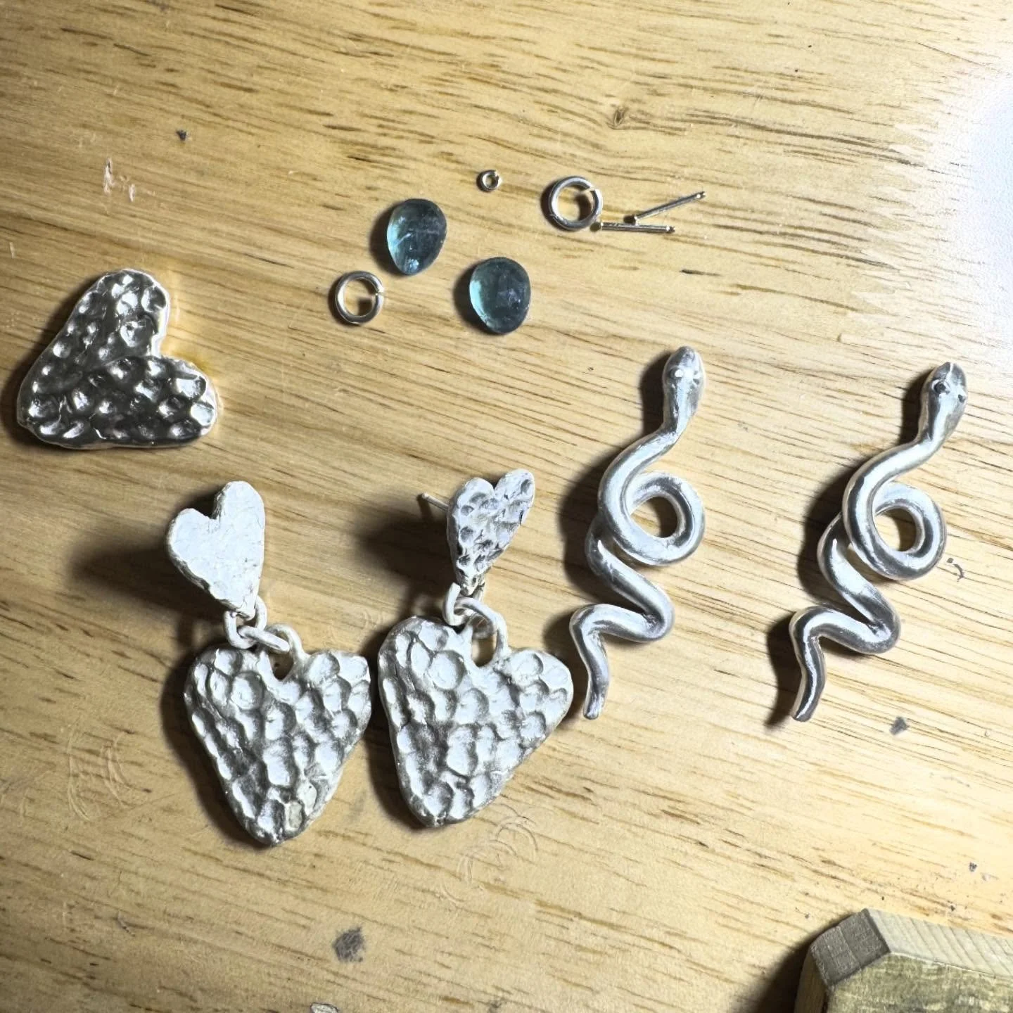 on the bench 🫶🏻🪩