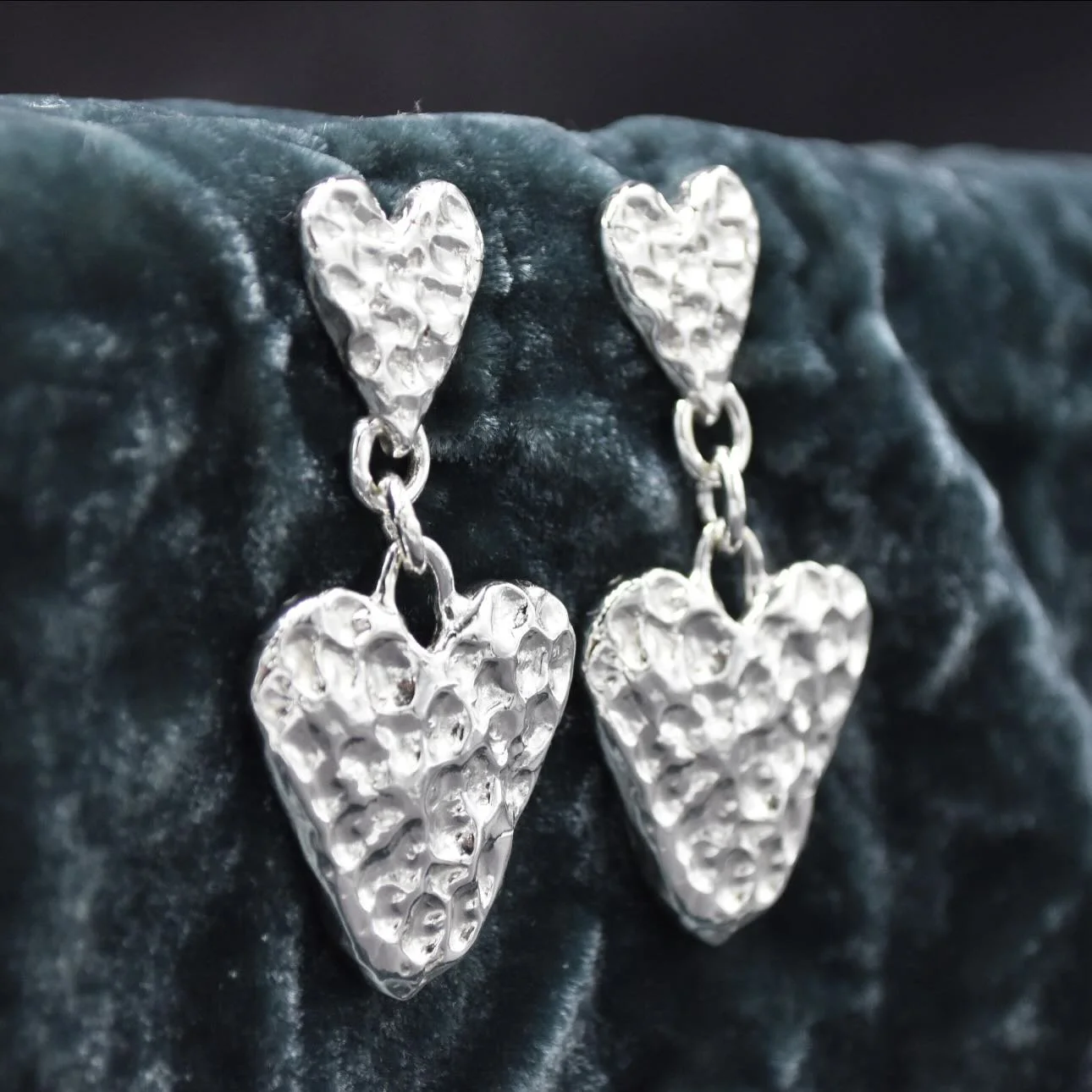 truly my favorites at the moment 🪩 will have to make a pair of these chunky bad boys for myself 😏 #heartjewelry #heartearrings #statementjewelry #statementearrings