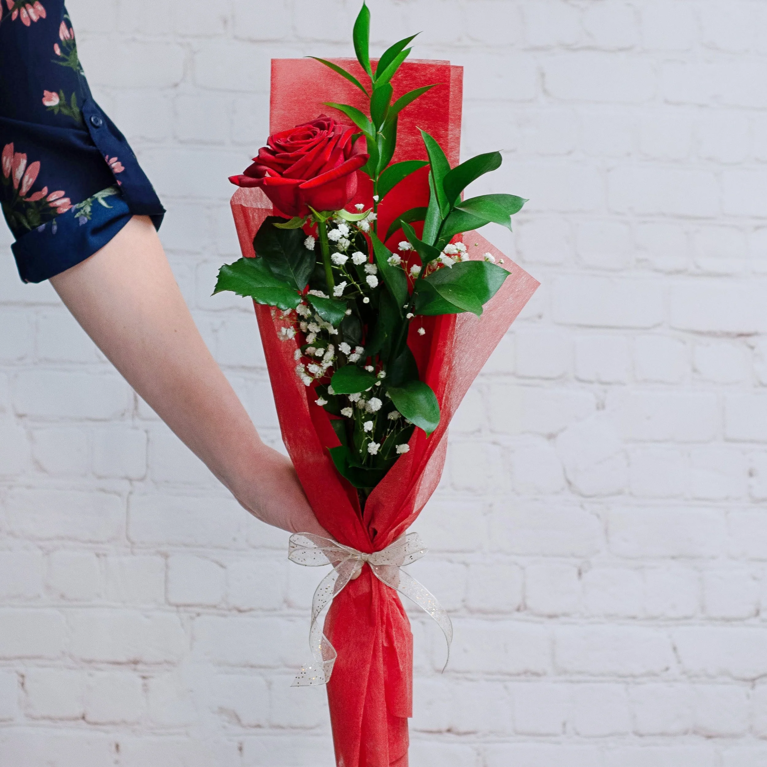 Standing Ovation Rose – Single Stem Performance Bouquet