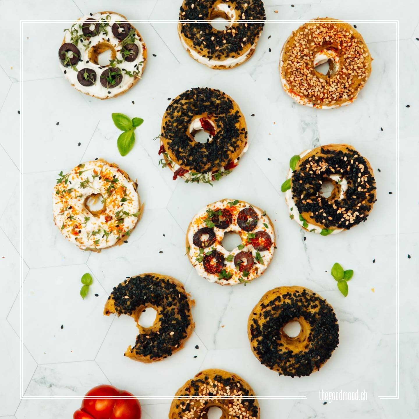 ♡ 
Dry Tomato Bagels 🥯

ℹ️Text in Deutsch &amp; Englisch

These gluten-free dry tomato Bagels are more than just a roll with a hole. They are an excellent source of high-quality plant-based protein from lupin flour, rice-based flour, and soy cur