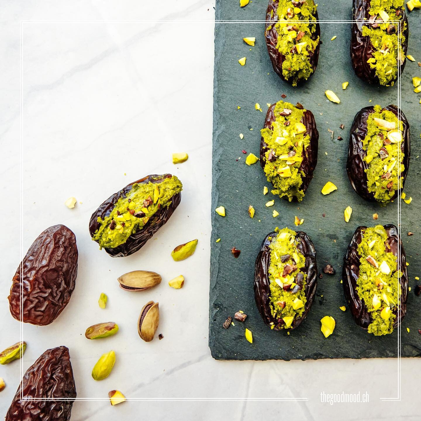 ♡
Pistachio-Lemon Stuffed Dates

Are you looking for a simple sweet snack or dessert? &nbsp;
You are in the right spot. 
These sweeties are made with gooey medjool dates, super creamy pistachio butter from @naturkraftwerke and a hint of lemon &amp; v