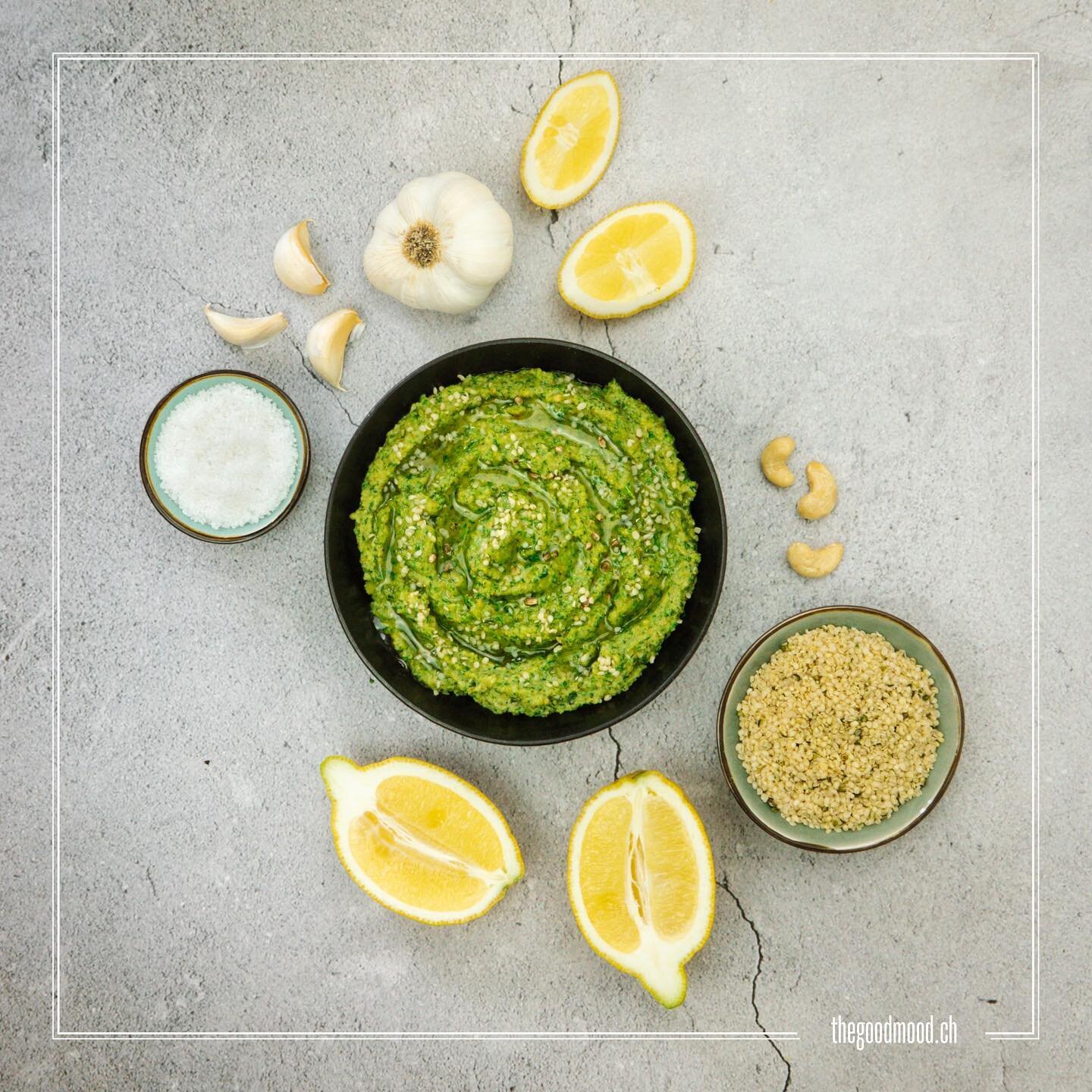 ♡ 
Coriander Hemp Pesto

Hey pesto lovers - Let&rsquo;s mix things up a bit with different herbs 🌿, nuts, and seeds. This will enrich the pesto with essential fatty acids (Ω-3 &amp; Ω-6) which the body can&rsquo;t make itself 🙌 -  More details abou