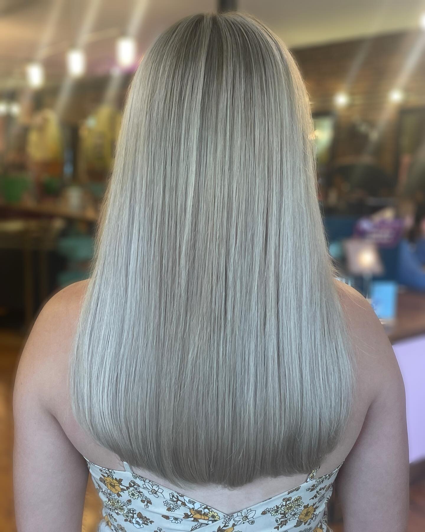 Full head of baby lights to give that full coverage feel, but with a softer grow out💙

#lexingtonky #sharethelex #blonde #blondehair #blondehairdontcare #lexingtonhairstylist #lexingtonstylist #lexingtonhair