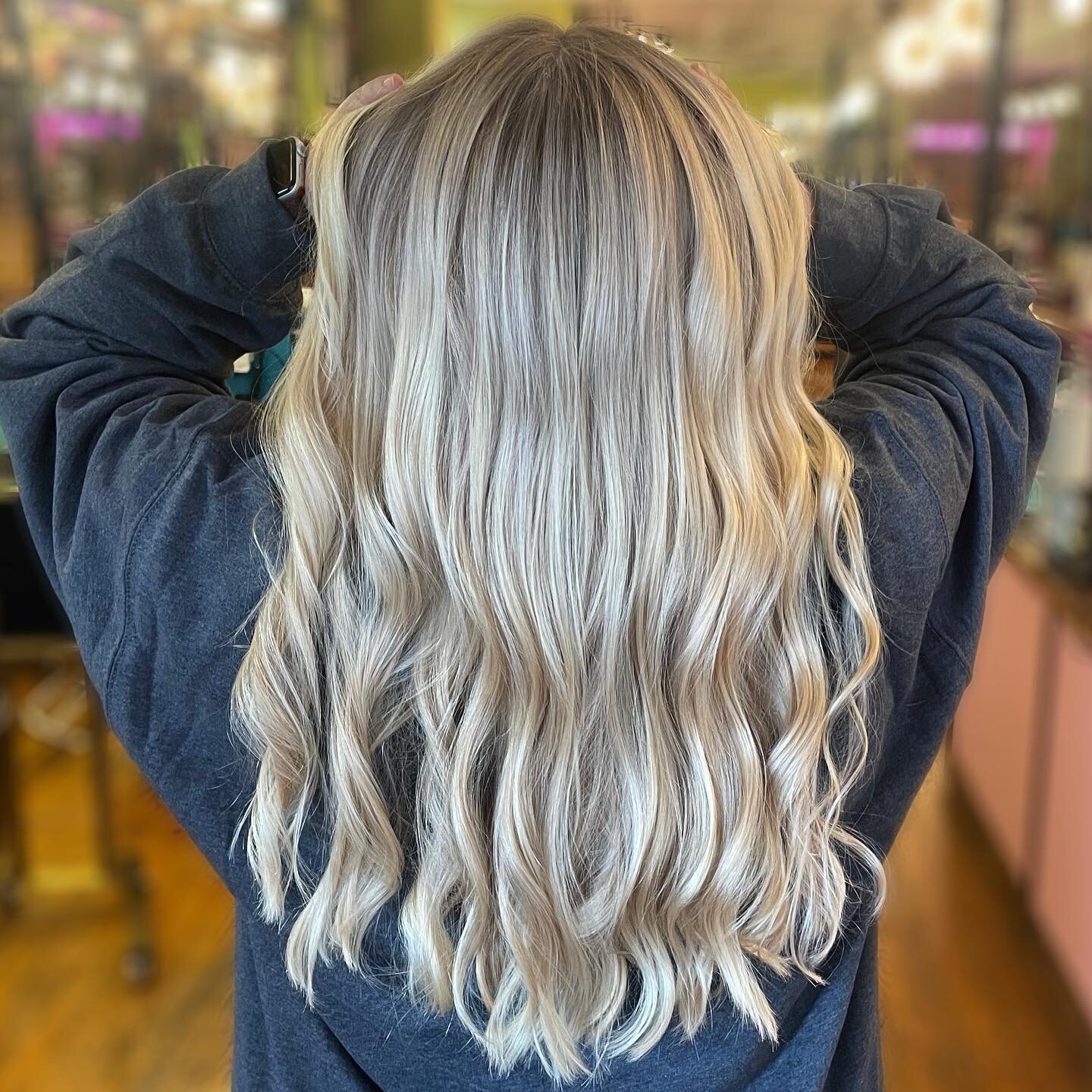 Tired of of highlighting your hair but still want to be a blonde? Reverse balayage is for you! Extending your root will help keep the grow out soft and make your blonde feel brighter 🤩

#lexingtonky #sharethelex #lexingtonstylist #blondehair #blonde