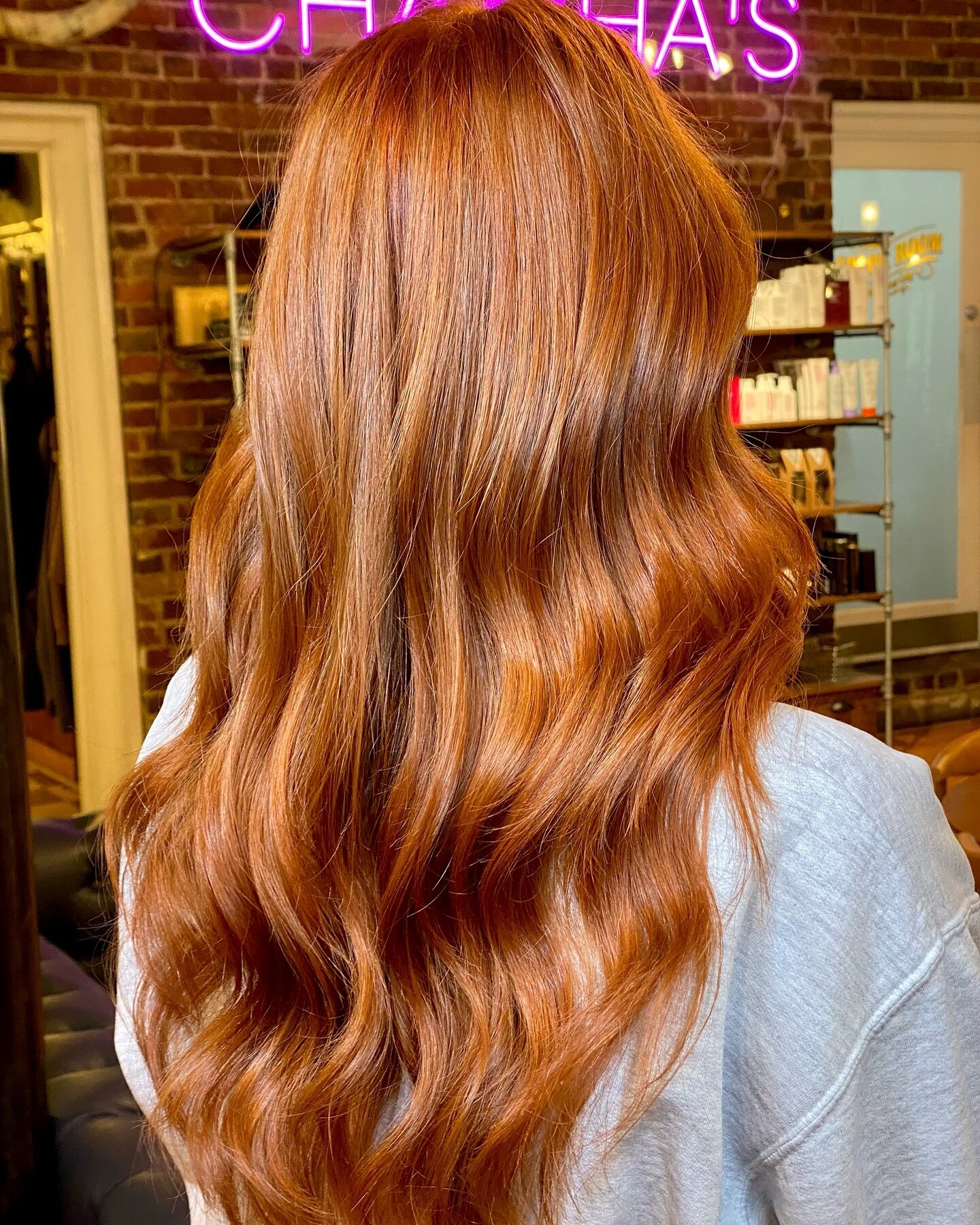 My client came in with virgin hair and asked for a natural ginger. I think I delivered, what do you think??

#sharethelex #kentuckykicksass #kentuckyhairstylist #kentuckyhair #kentuckyproud #wellahair #evo #davines #redhair #redhead #cincinnati #lexi