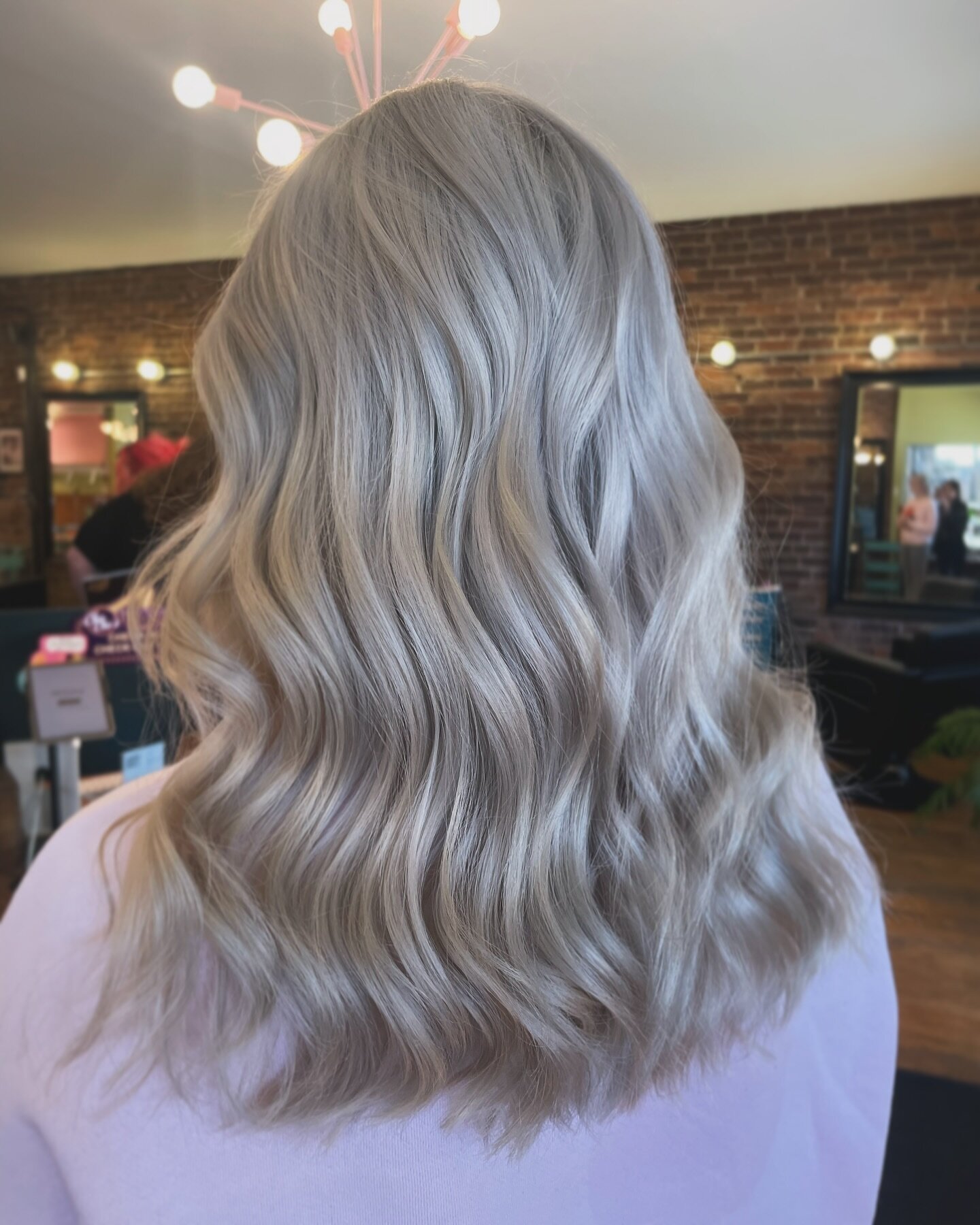 Kicking myself for not getting a before pic&hellip;.. but here&rsquo;s the after 🥶😍 

#blonde #lexingtonblonde #sharerhelex #lexingtonkentucky #lexingtonky #lexingtonhairstylist #lexingtonhair