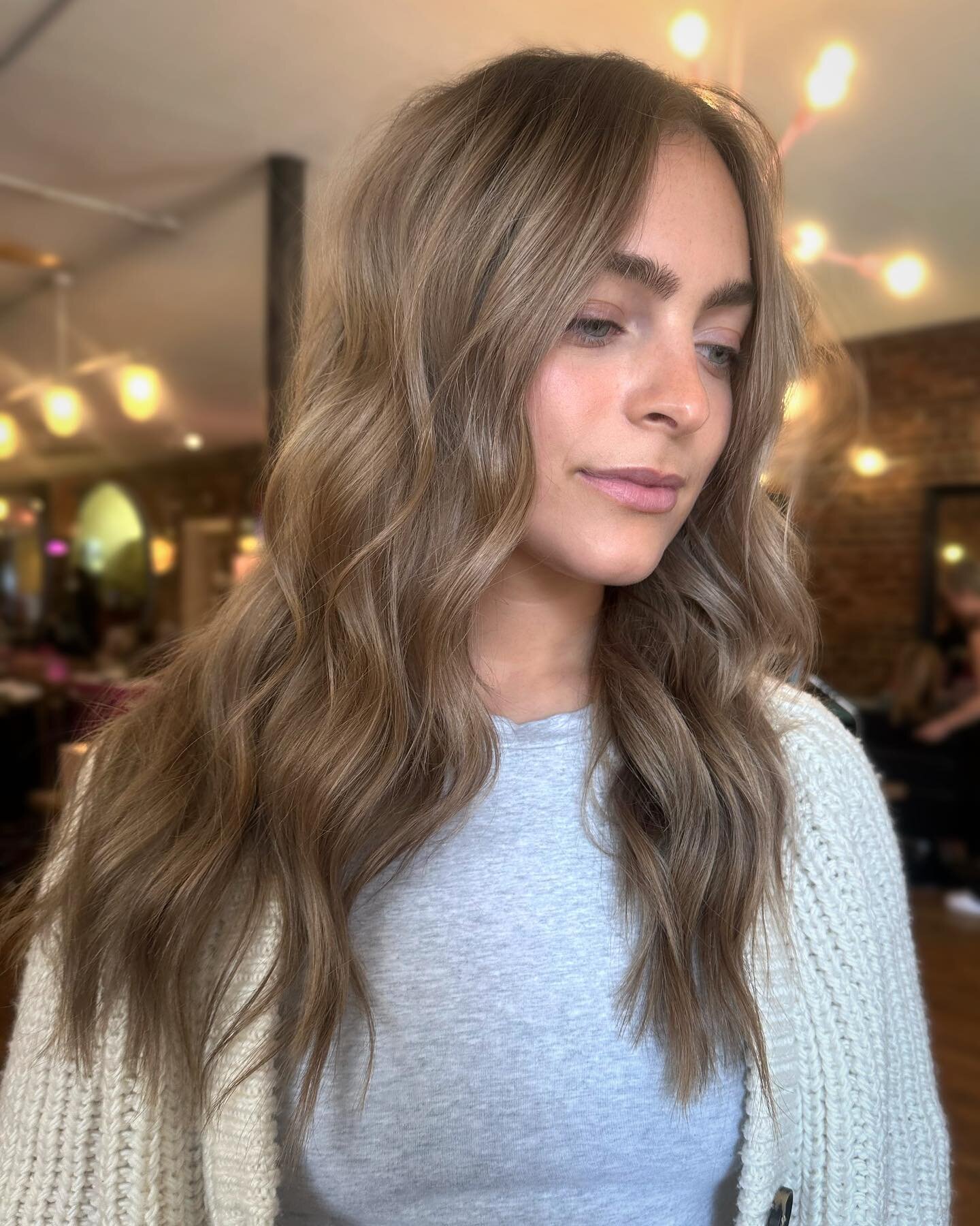 Can we talk about how stunning Grace looks with bronde?!? 🤍

#chachasalon #lex #lexky #lexingtonhairstylist #lexingtonhair #kyhair #kyhairstylist #kentucky #universityofkentucky #bronde #ky
