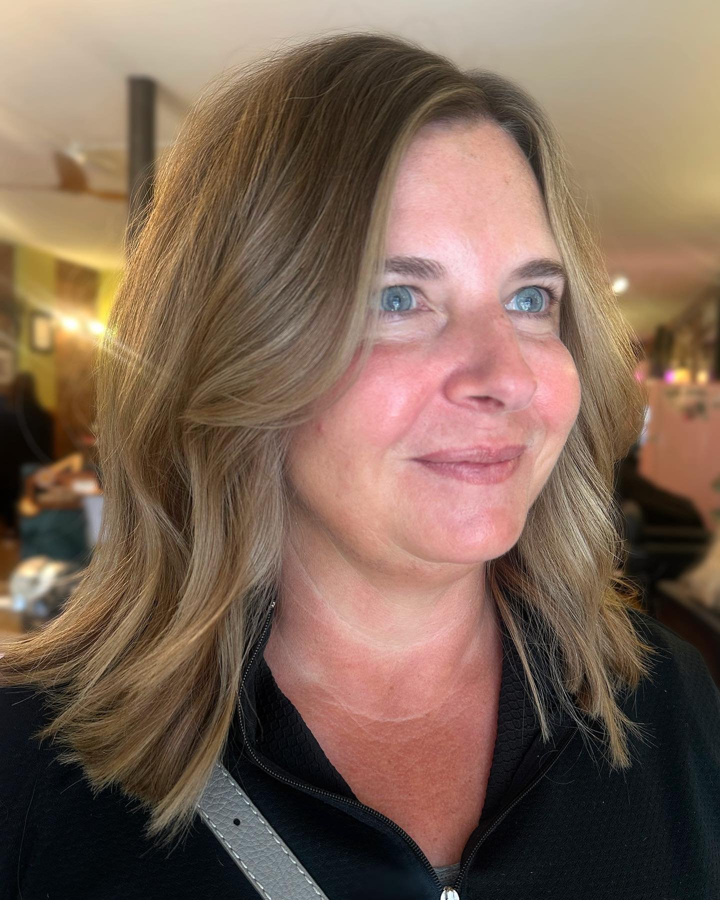Lived in bronde + layered cut. Such a good spring time look! 

#chachasalon #lex #lexky #lexington #lexingtonky #lexingtonhairstylist #lexingtonhair #kyhair #kyhairstylist #universityofkentucky #bronde