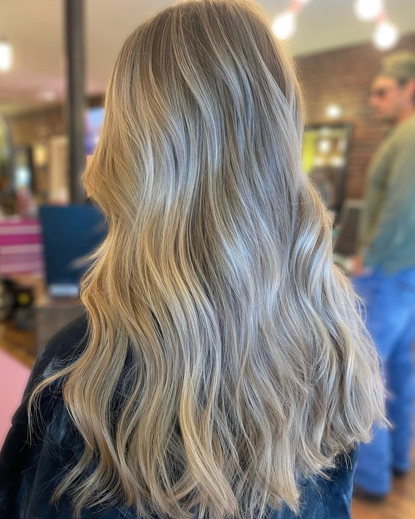 Too pretty to need a real caption😻
#thingstodoinlex #lexingtonky #lexington #sharethelex #blonde #lexingtonhairstylist #lexingtonhair #balayage