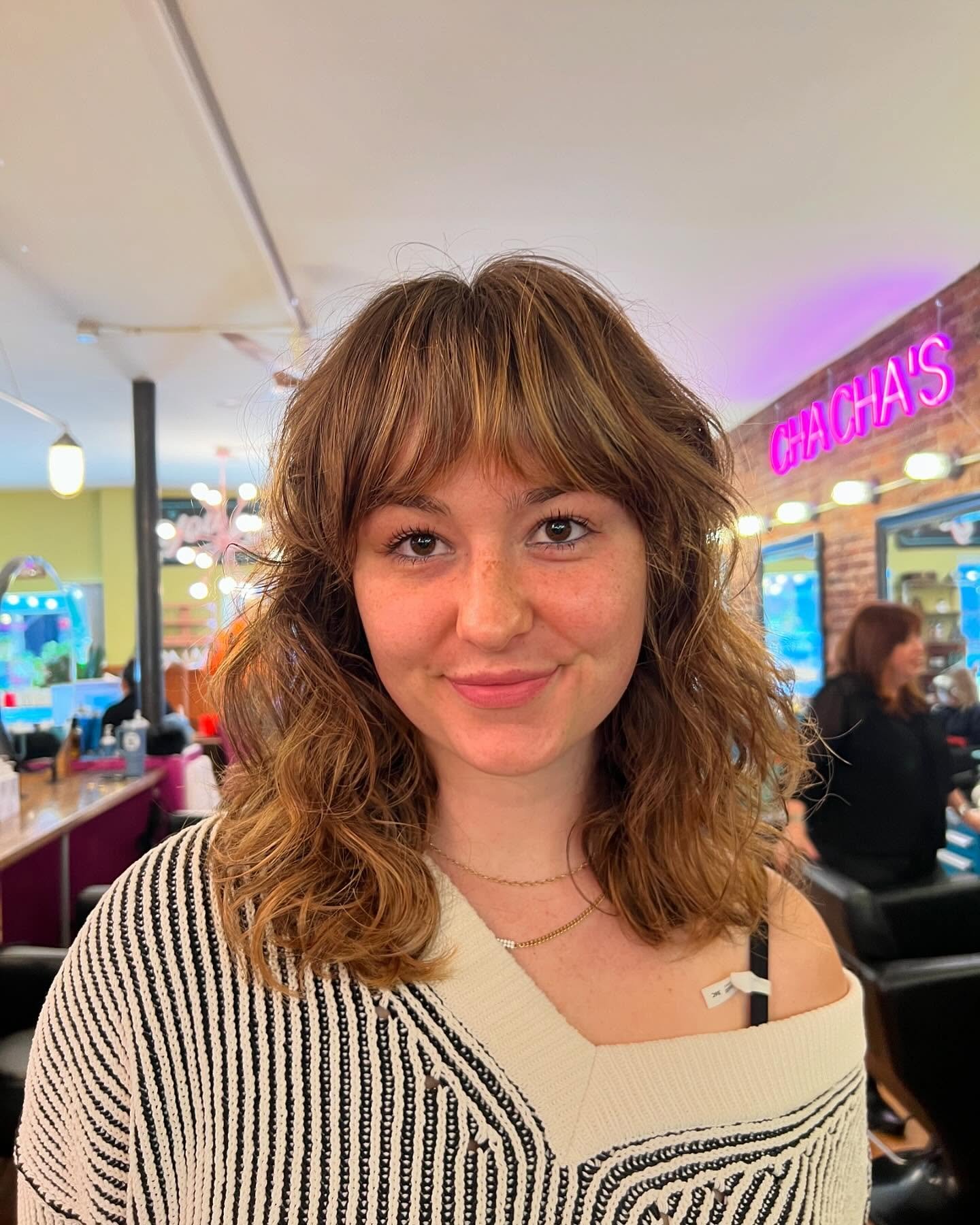 some @cultandking products helped us discover and embrace our natural texture on this one 🤍 + a little balayage! swipe to see the before 😋