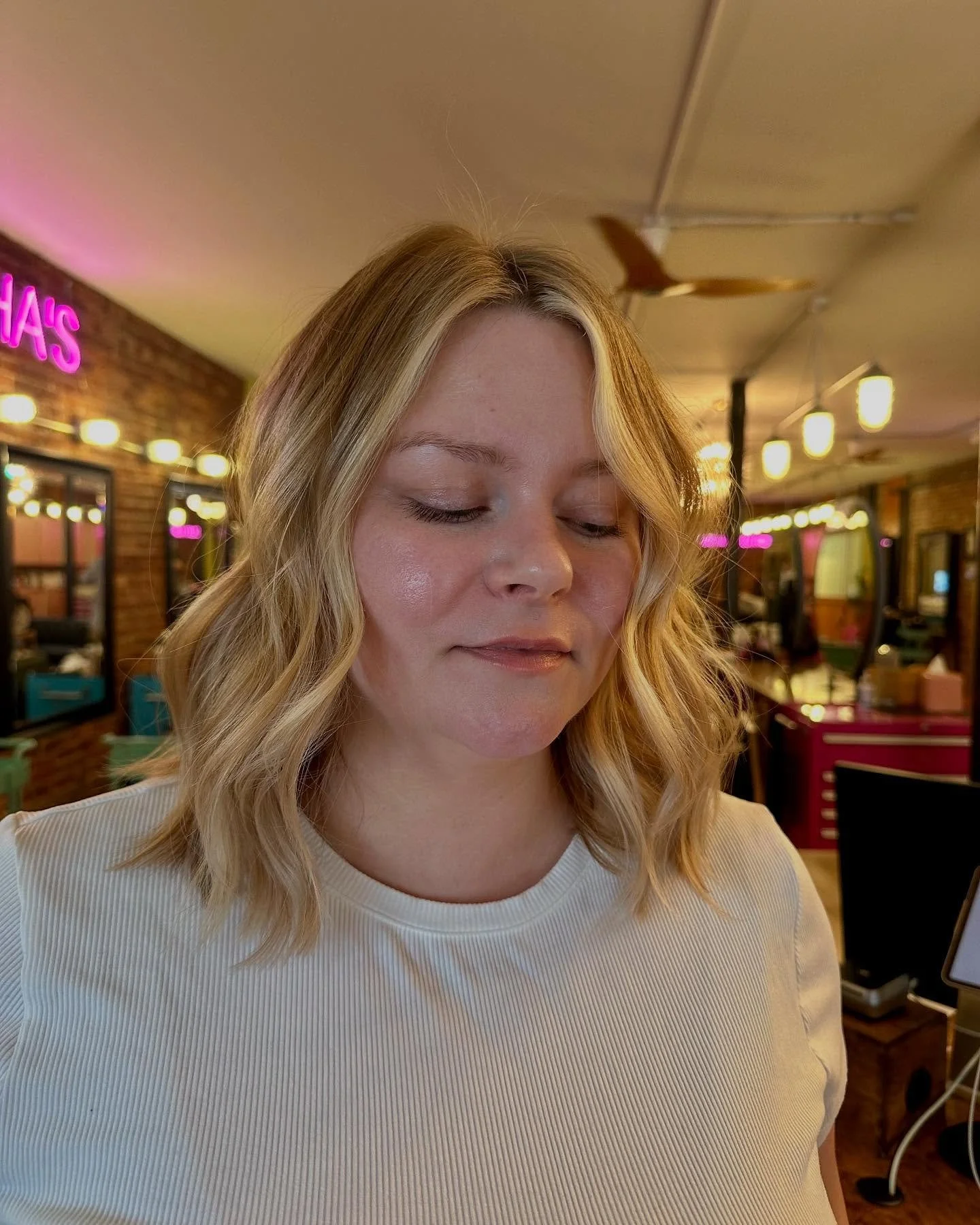 Manifesting spring with this HEAVY highlight/hand paint combo. ✨🔮

Swipe for a little peek at my process. 

#handpainted #balayage #springblonde #oldmoneyblonde #sharethelex #hairthelex #lexingtonky #kentuckyhairs #kyhairs
