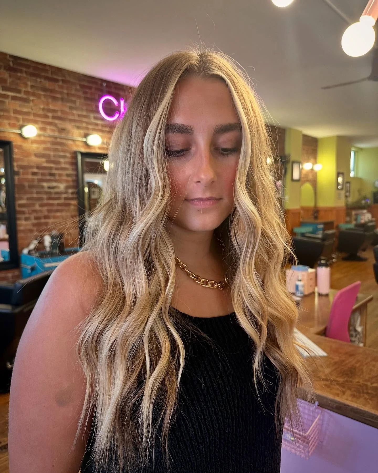 This is what pops up when you google *lived-in blonde*. 🤫

#livedinblonde #kentuckyhairs #hairthelex #sharethelex #kyhairs #universityofkentucky #downtownlex #blonde #blondehair #kentuckyhairstylist