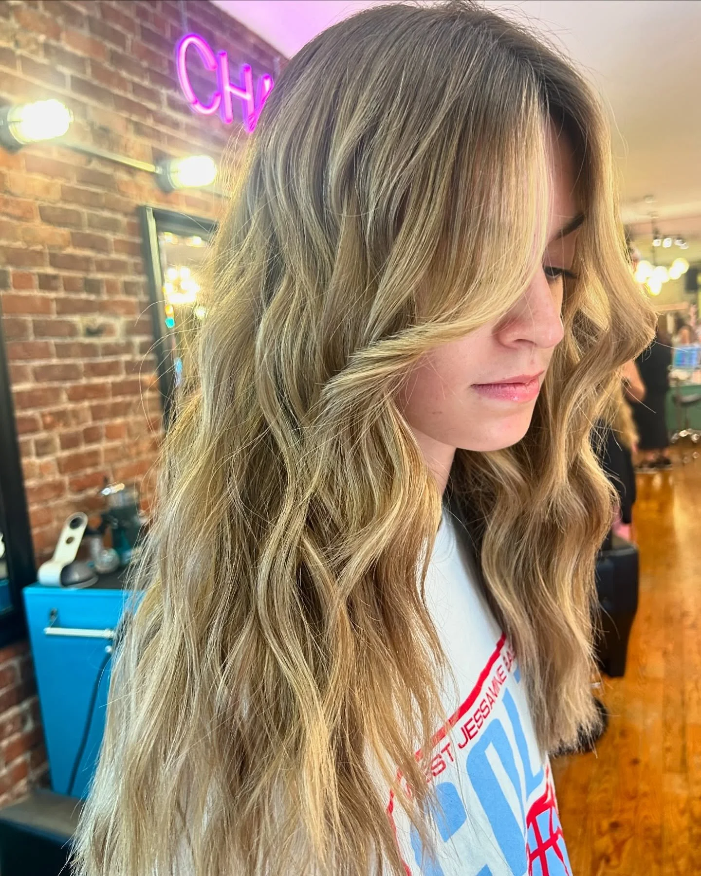 lil reverse balayage on @laurenadonna to transition to a more low maintenance and natural vibe for the fall 🍁 I would love to do more of this, hit the link in my bio to book! 

#salonchacha #blonde #balayage #lexingtonhairstylist