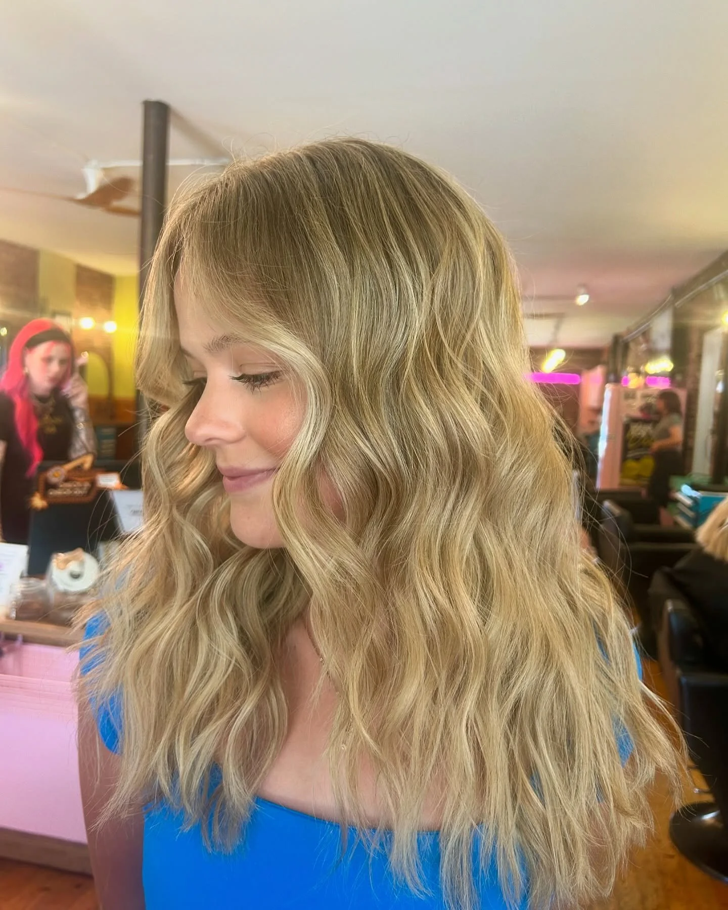 Maci with the good hair 💛 did a lil highlight refresh and haircut on this angel today and it&rsquo;s giving✨summer✨

#blonde #highlights #lexingtonkyhair #salonchacha 

click the link in my bio to book your next appointment!