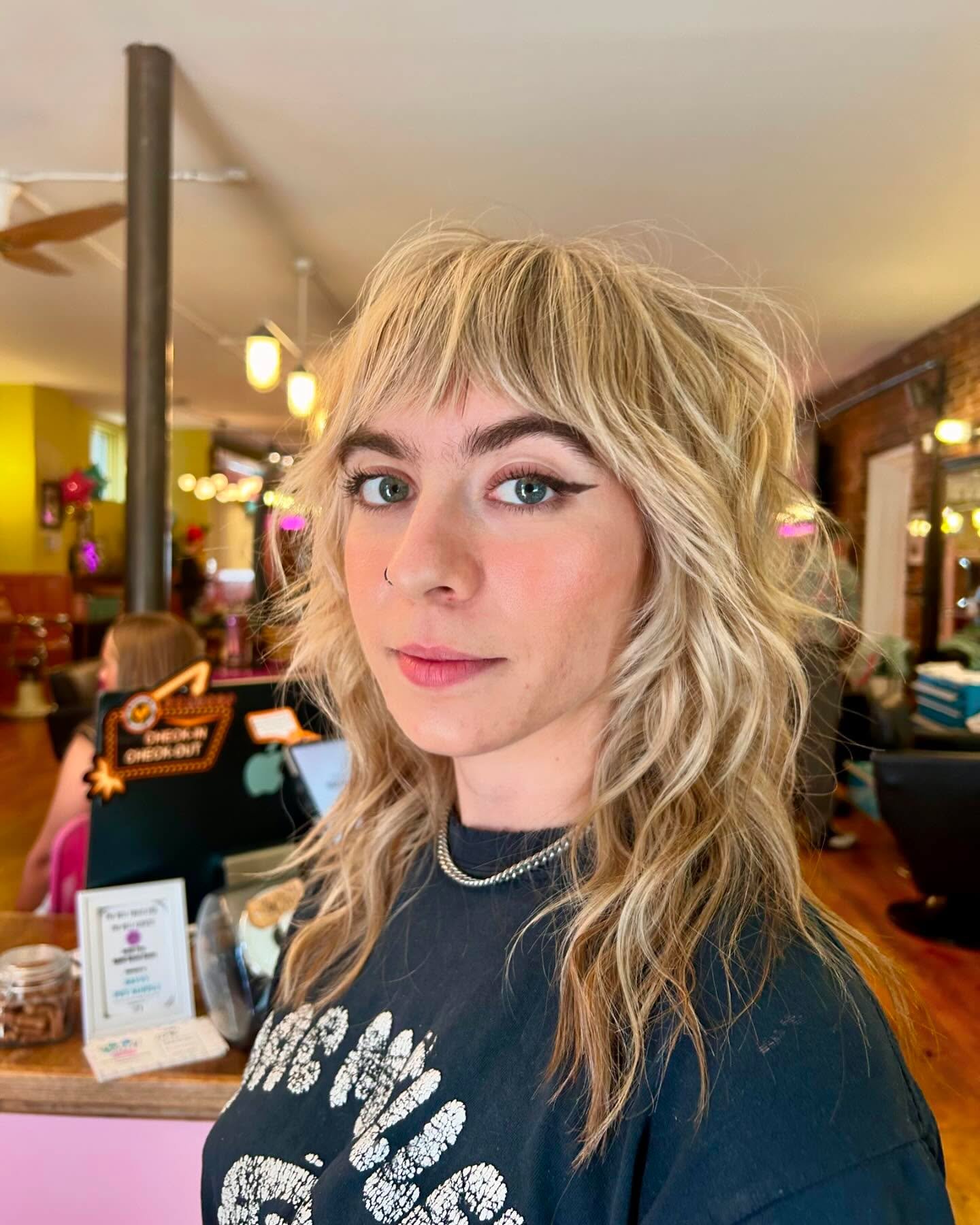 love doin my friends&rsquo; hair especially when they&rsquo;re this cute 💚 did a full highlight on @thelasthairbender14, if you&rsquo;re in the newport/cincinnati area and need your hair done, she is an amazing hair artist as well! 

 #salonchacha #