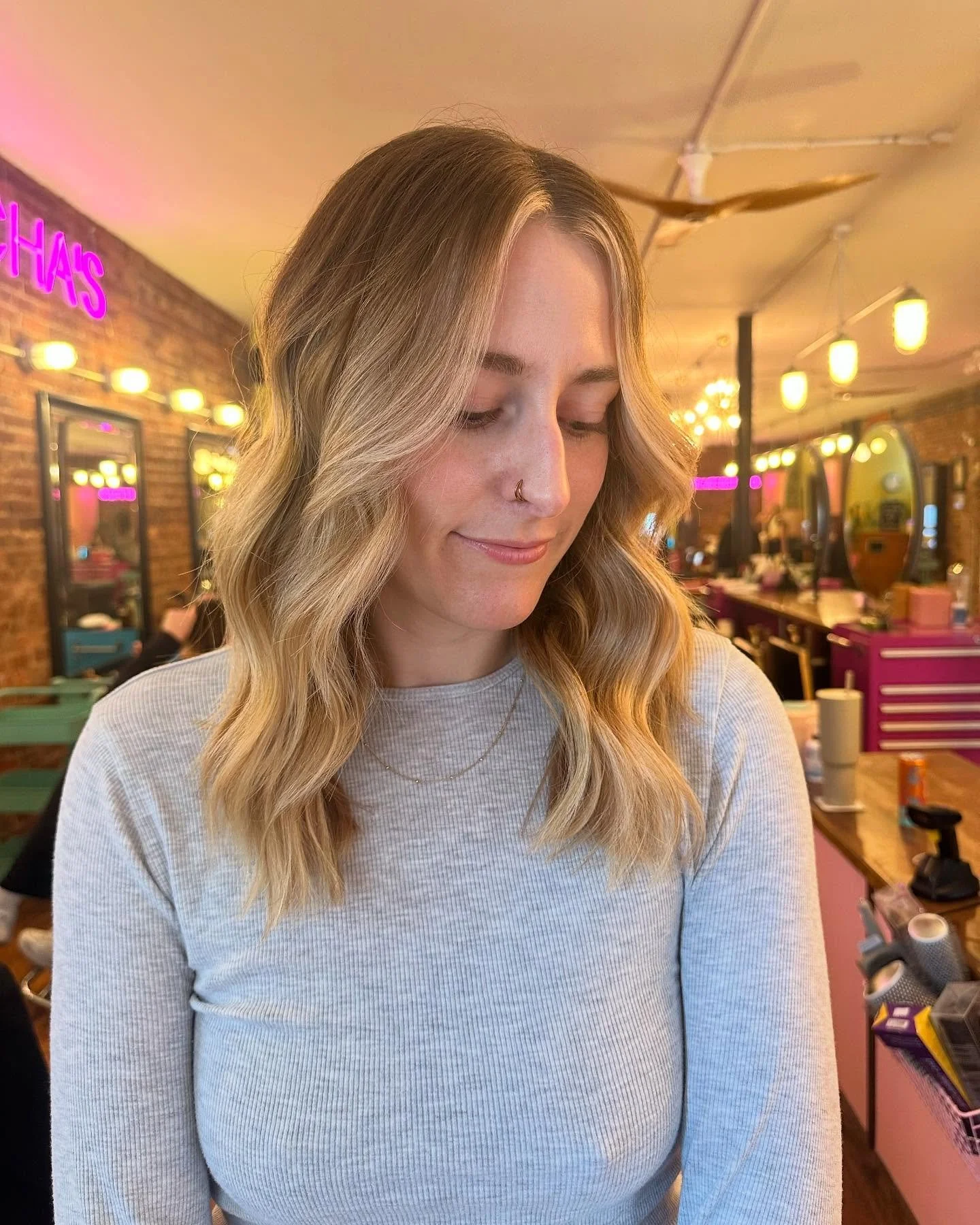 Don&rsquo;t you just love a flawless blend? Heavy foilayage to welcome in Spring. 🌞

#kyhairs #kentuckyhairs #hairthelex #sharethelex #lexingtonkyhairstylist #universityofkentucky #balayage #springblonde #softblonde