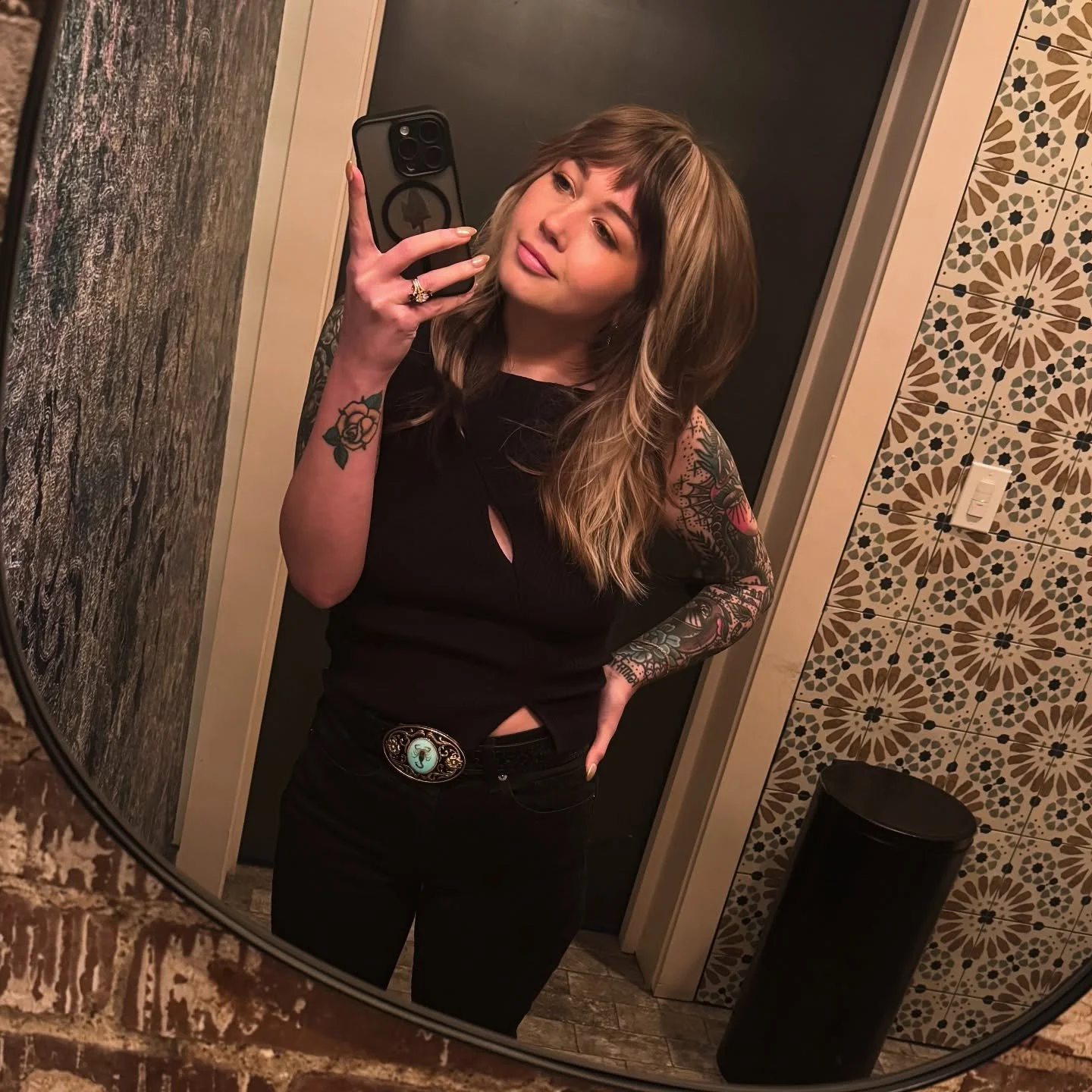 🤘33🤘