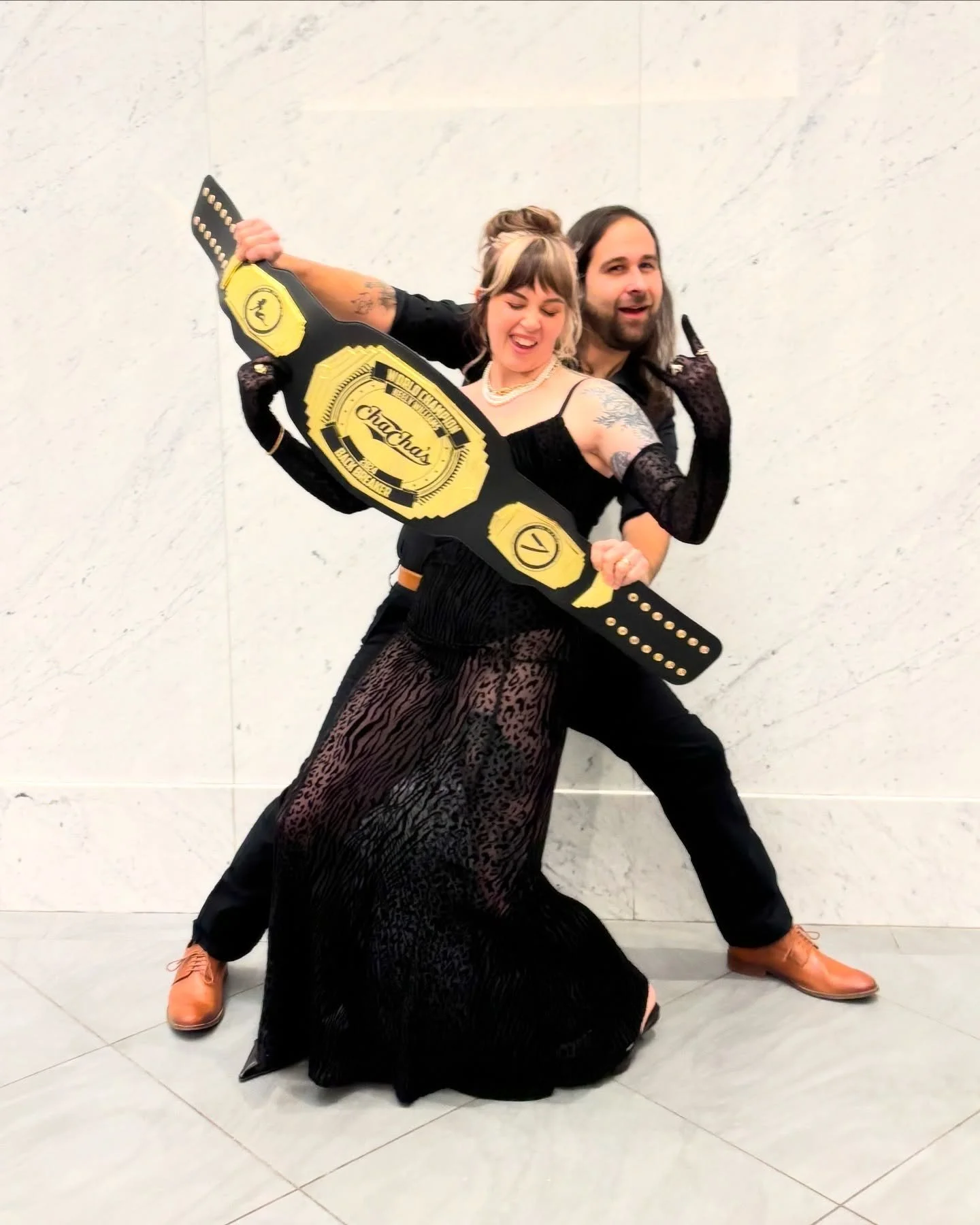 BACK BREAKER WORLD CHAMPION 💪
I love my friends 🖤 @chachas_salon