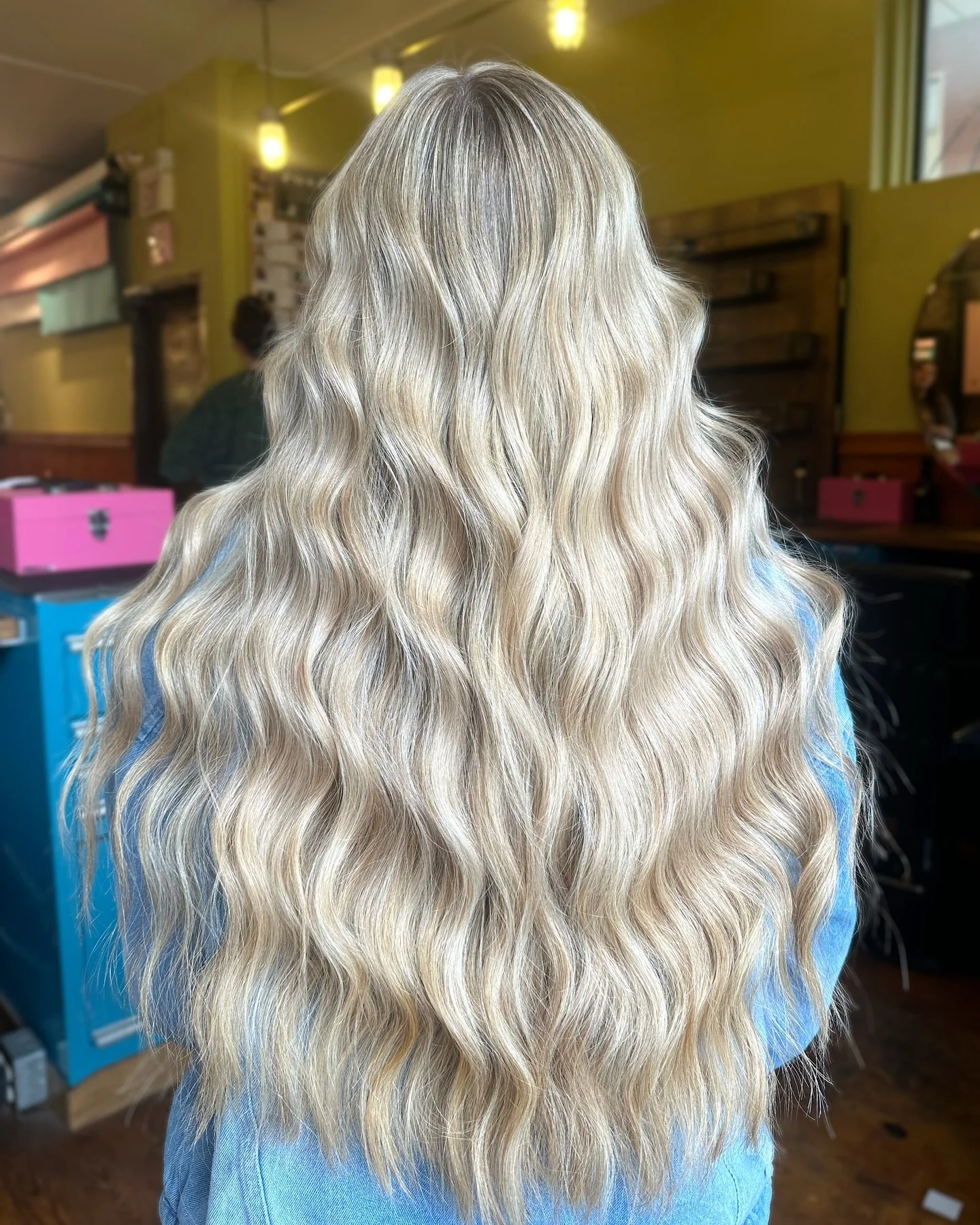Now is the time to start booking those blonding appointments for spring & summer. ☀️
#chachasalon #lex #lexky #lexingtonky #lexingtonhairstylist #lexingtonhair #lexingtonkyhairstylist #kyhairstylist #kyhair #kentucky #kentuckyhair #kentuckyhairs
