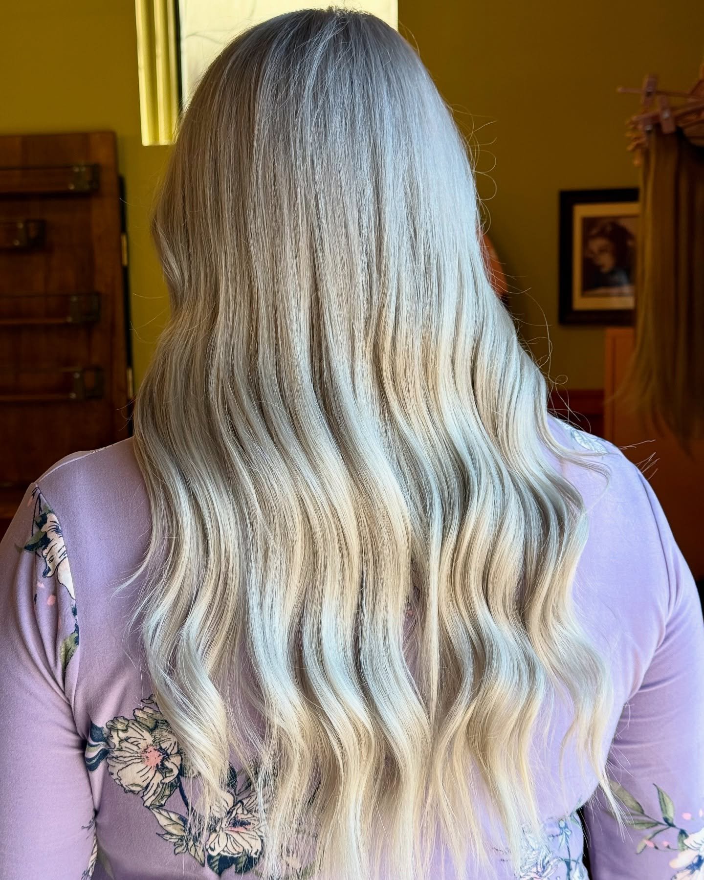 It&rsquo;s open garage door weather at the @chachas_salon and the vibes are✨ IMMACULATE ✨

@graceinthesouth was made for this ethereal fairy hair🖤

#sharethelex #kentuckyhairstylist #lexingtonhairstylist #kentuckyhair #kentuckyproud #lexingtonky #ci