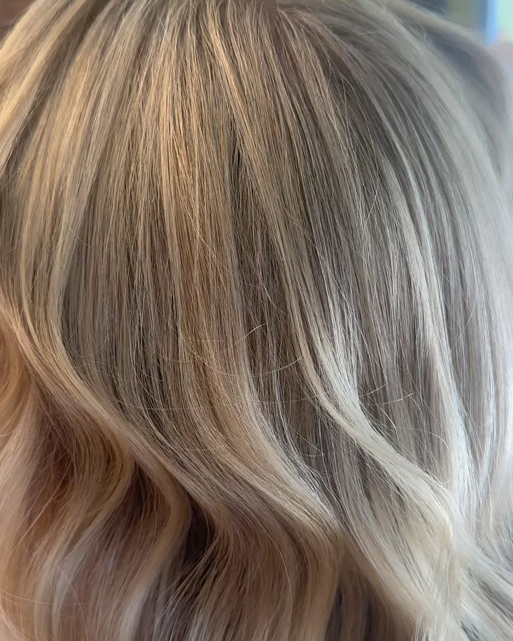 Get INTO THIS BLONDE. 🤌🏼🤌🏼🤌🏼 

@ellaferris_ is the most perfect client, and her hair journey is one for the books.