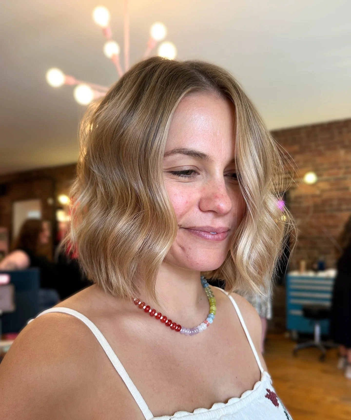 Summery blonde bobs are everything to me right now. ☀️
#chachasalon #lex #lexky #lexingtonhair #lexingtonhairstylist #kyhairstylist #kyhair #kentuckyhair #kentuckyhairstylist #universityofkentucky #blonde #balayage