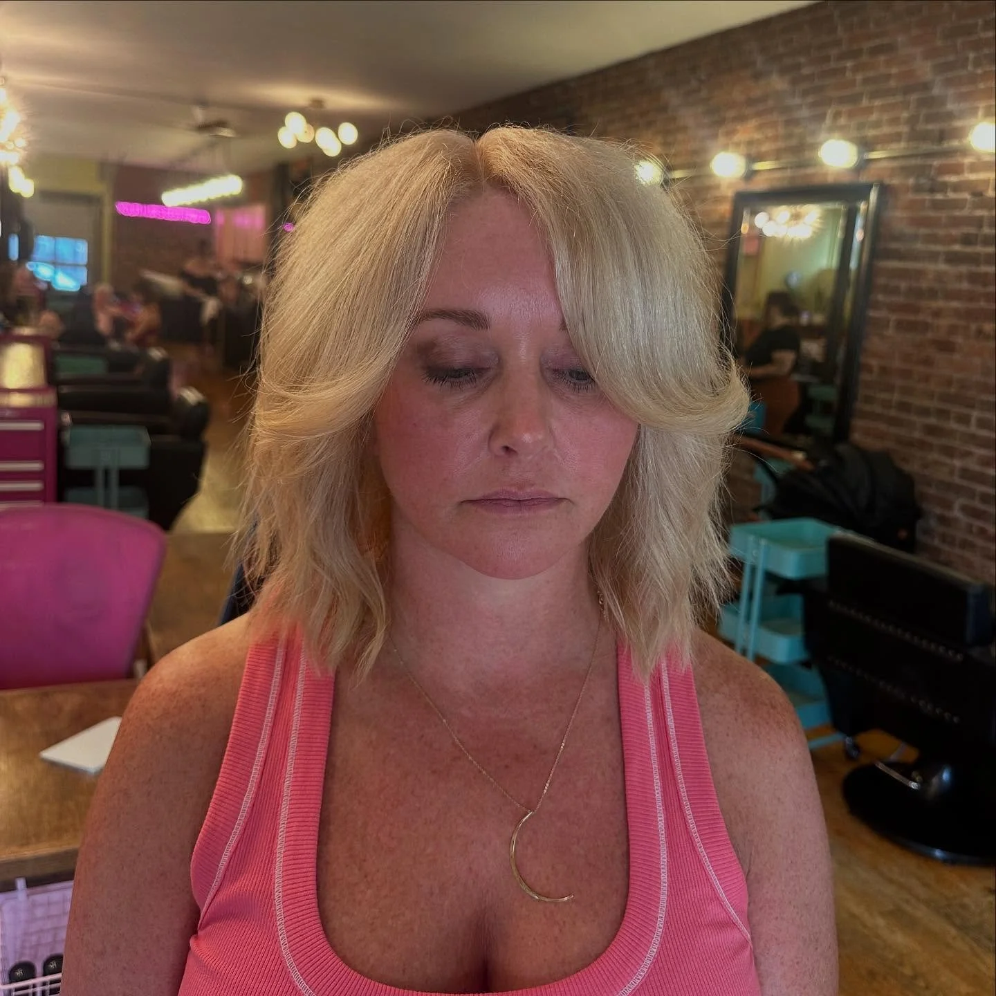 Bombshell blonde. 💣

She&rsquo;s one of those blondes that doesn&rsquo;t actually need a toner, but you do one anyways to make yourself feel better. 

Lift:  @evopro bottle blonde (my holy grail).
Tone: @wellahairusa shinefinity 5 minute toner in 01