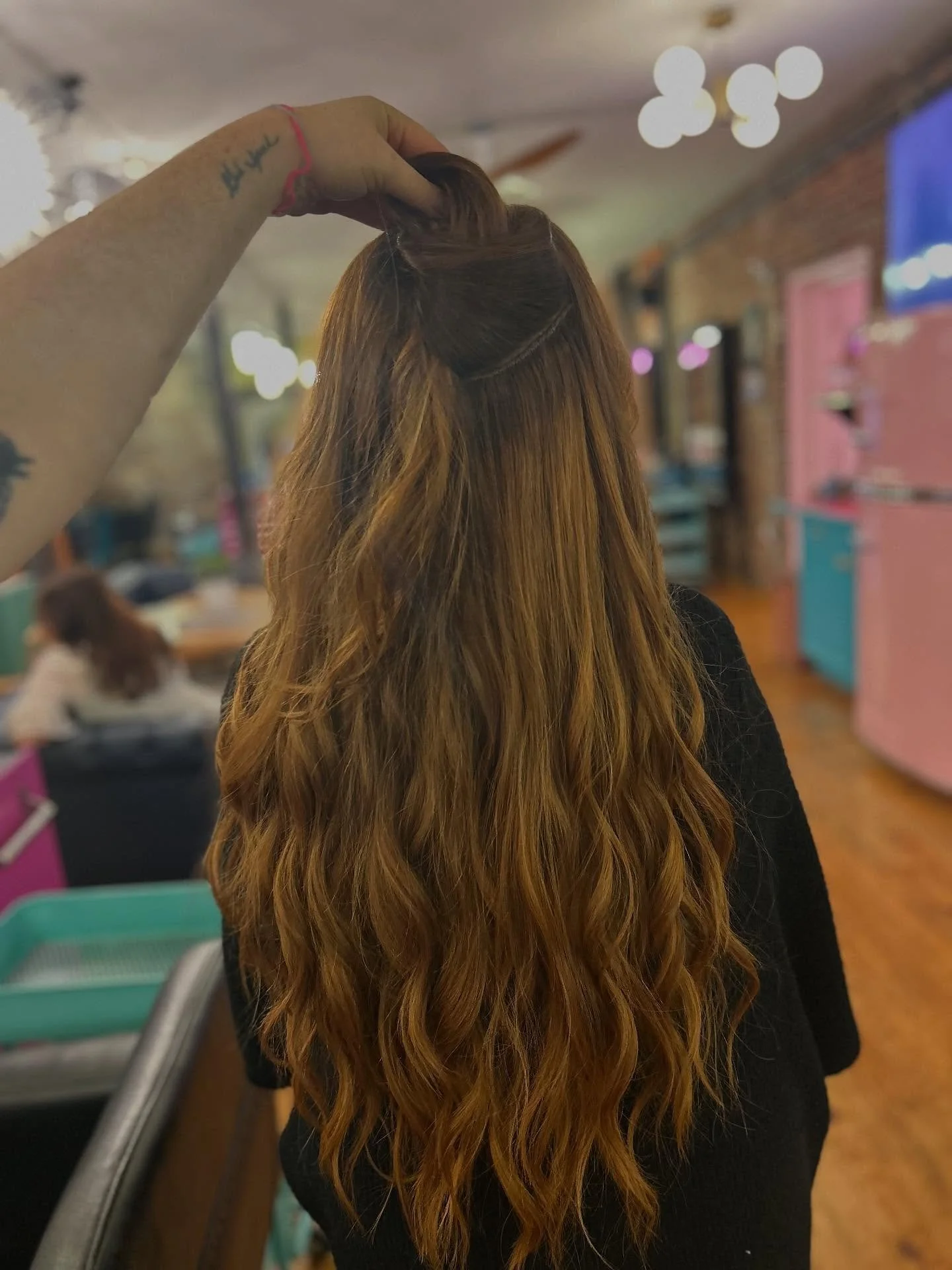 Fresh Extension install season is all year round👀

Let&rsquo;s book your consultation today!🫶🏻

#chachas #chachaslexington #extensions #install