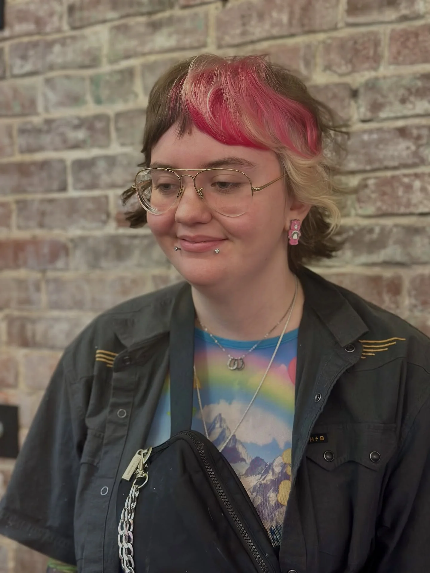 A cutie lil neapolitan color block with a shaggy lil bob. 💖✨

#neapolitan #neapolitanhair #pinkhair #colorblock