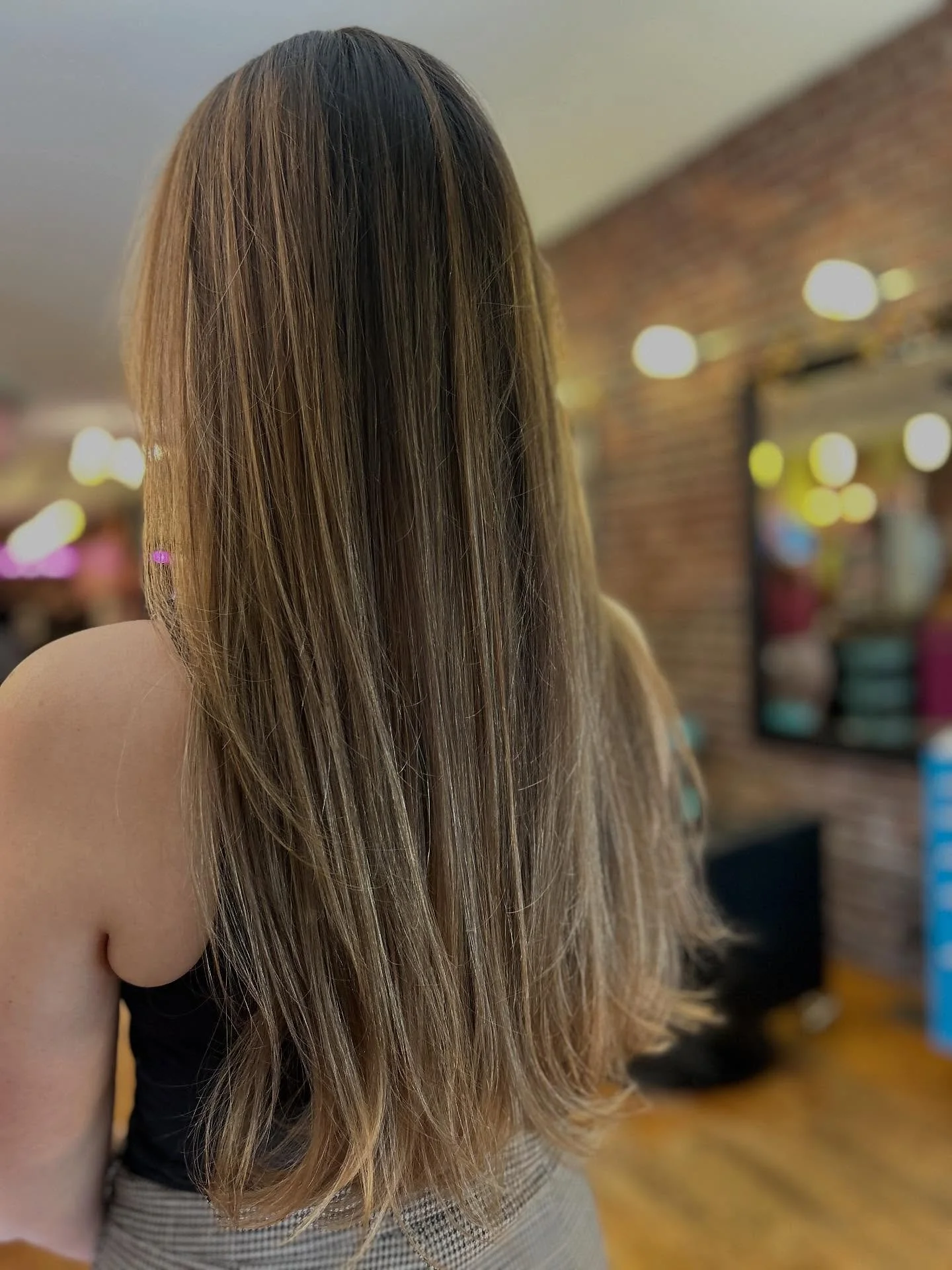 It doesn&rsquo;t feel like fall&hellip; But we&rsquo;re doing fall hair🍁

#chachas #balayage #lexington #hairstyles