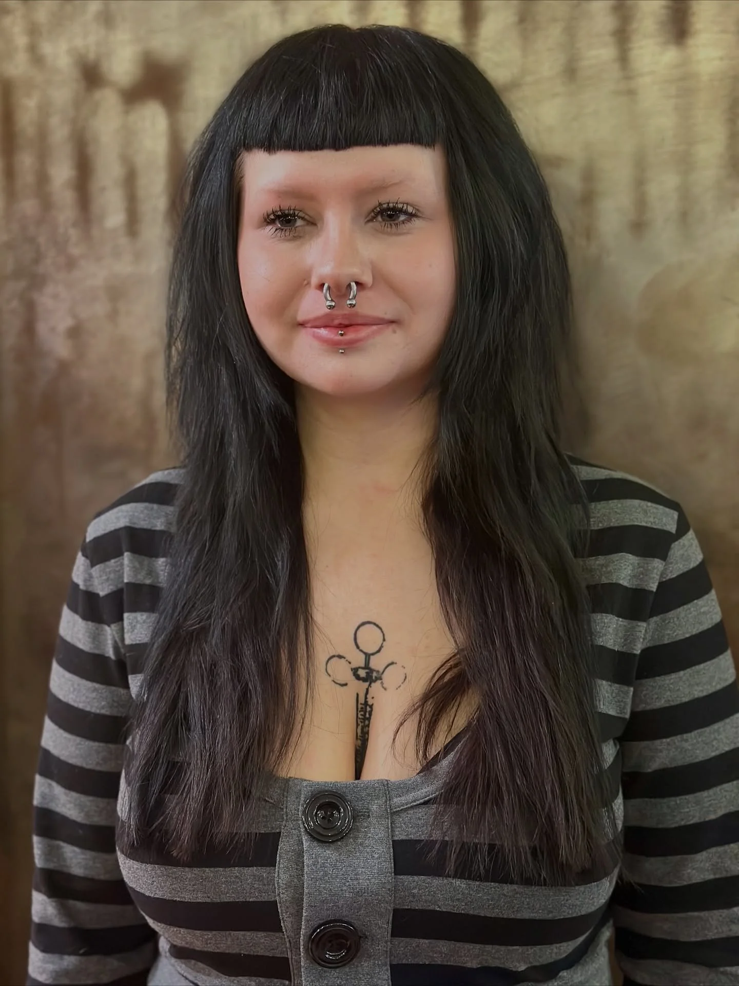 Lots of fun texture and bleached brows for @destinysmorgue 🖤 Razor Cut with @jataifeather and Styled with @cultandking ✨

#razorhaircut #bleachedbrows #althair #althairstylist