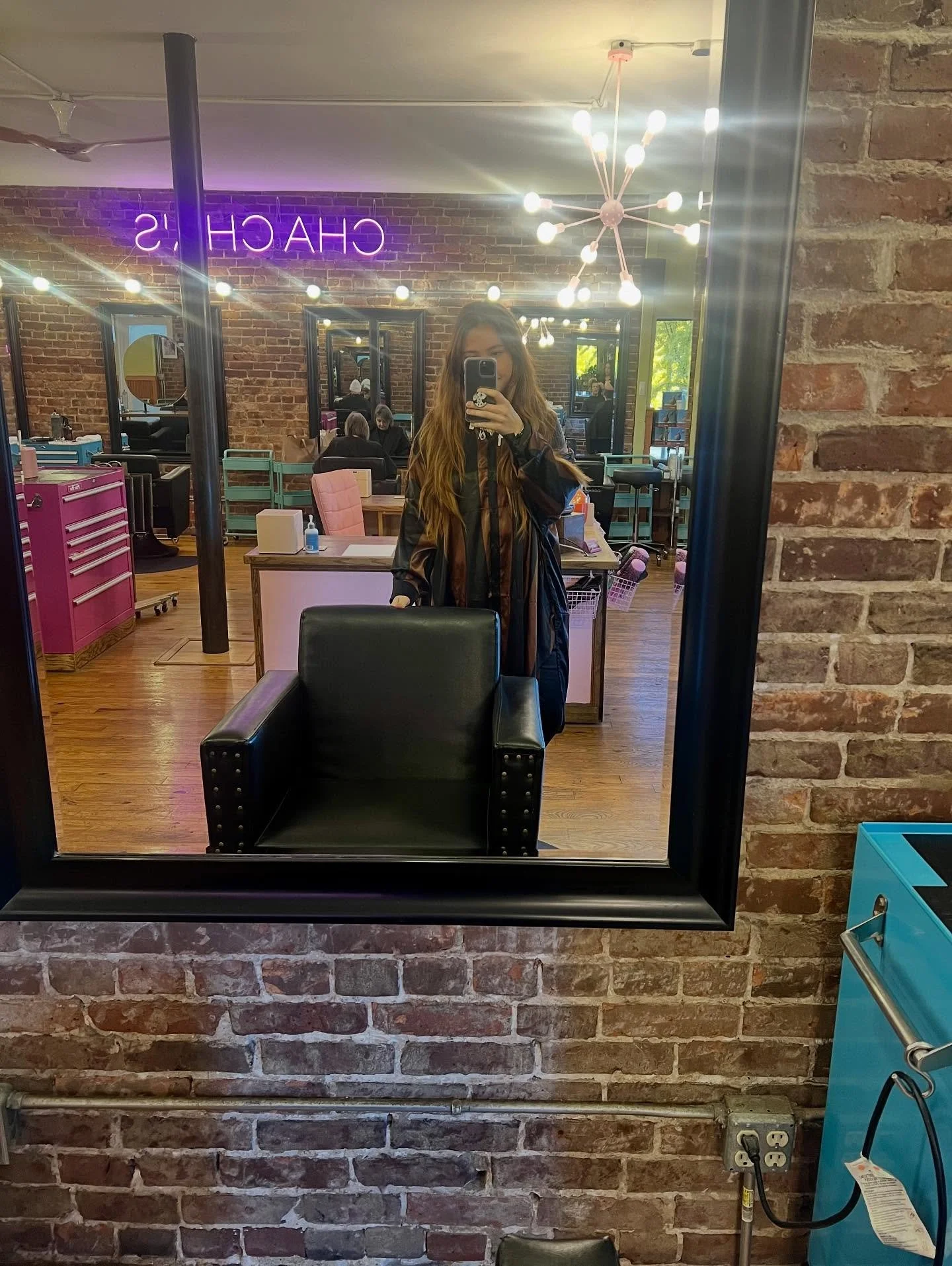 Little salon ootd from this week @dressedinlala 

#salon #lexingtonky #hairstylist #haircolor #haircut #ootd #salonootd