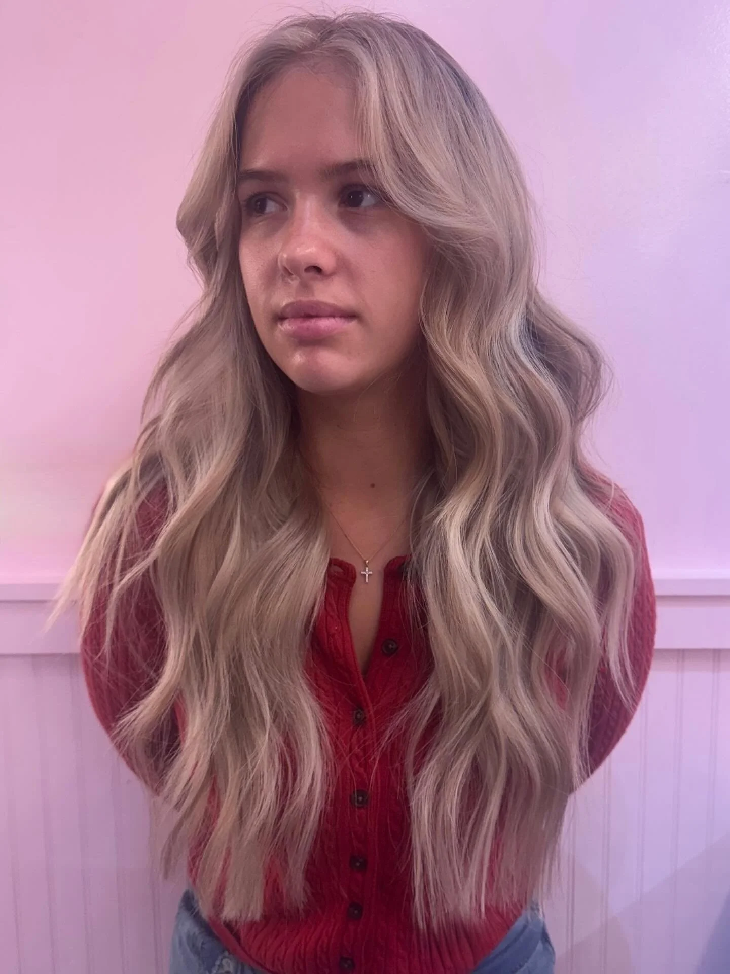 Would you believe her natural hair length is a bob? Didn&rsquo;t think so. 😎