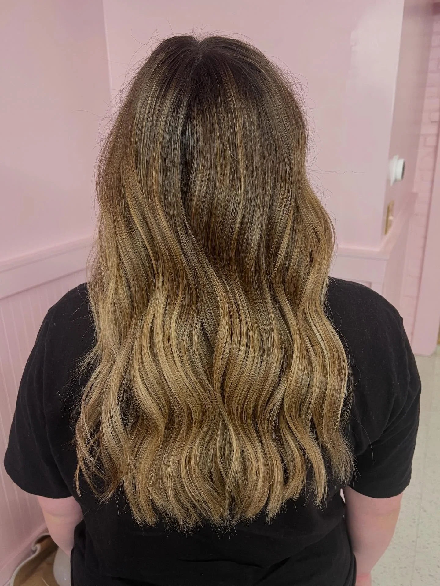 It&rsquo;s not too late to book your holiday hair!!!

 I have a few openings before the holidays book now!
#lexingtonky #lexingtonhairstylist #hairstylist #uk #highlights