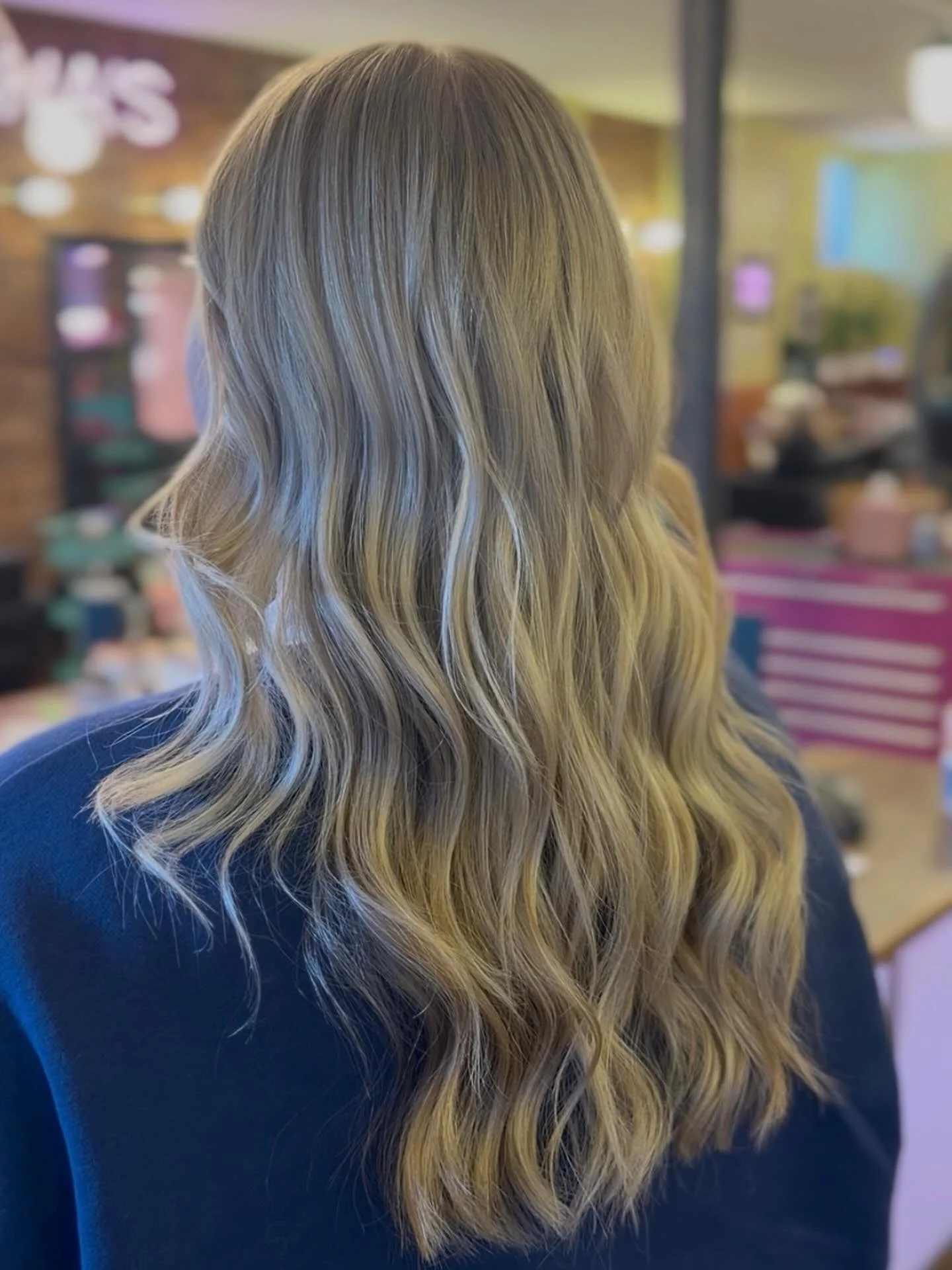 Warning: blonde hair, bad jokes, book me. 

#blondie #chachas #babystylist