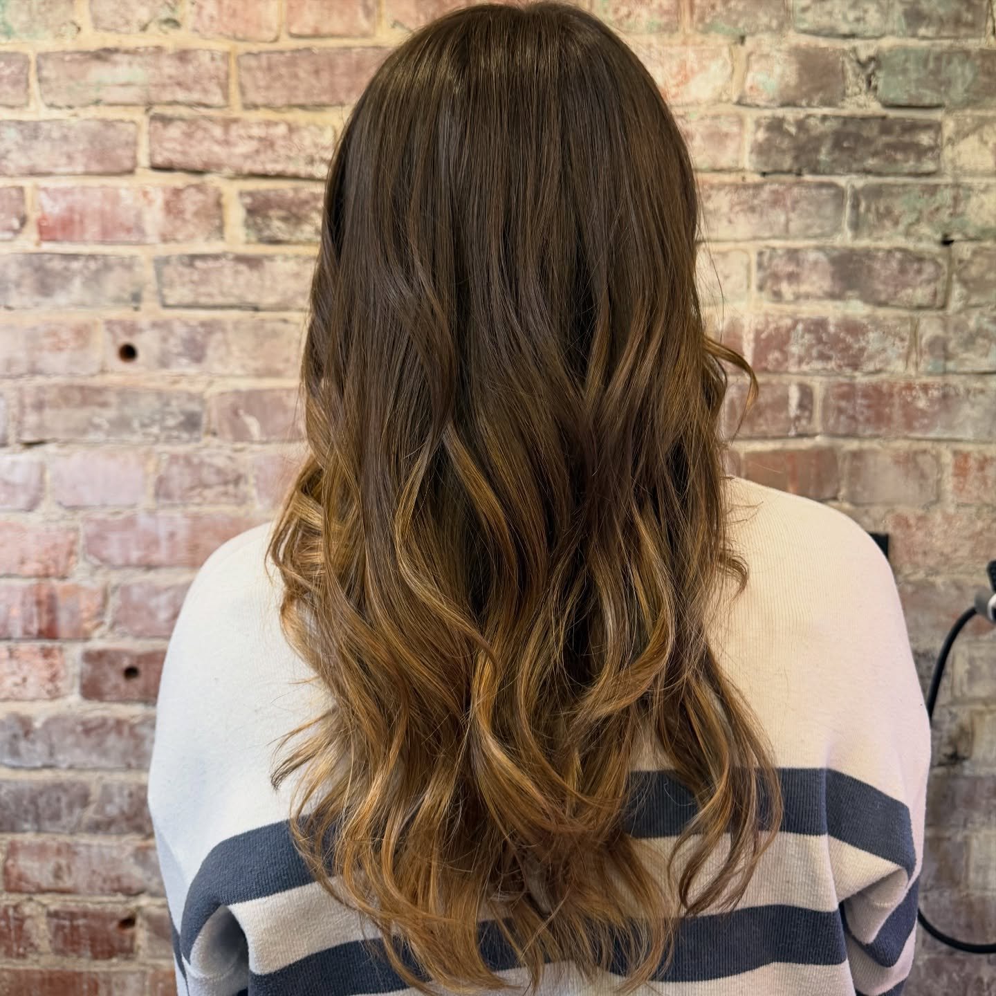 🪩 MODEL CALL 🪩 
Looking for highlight and balayage color clients!

✨Please message me directly for details or call/text the salon (859-340-8398)✨