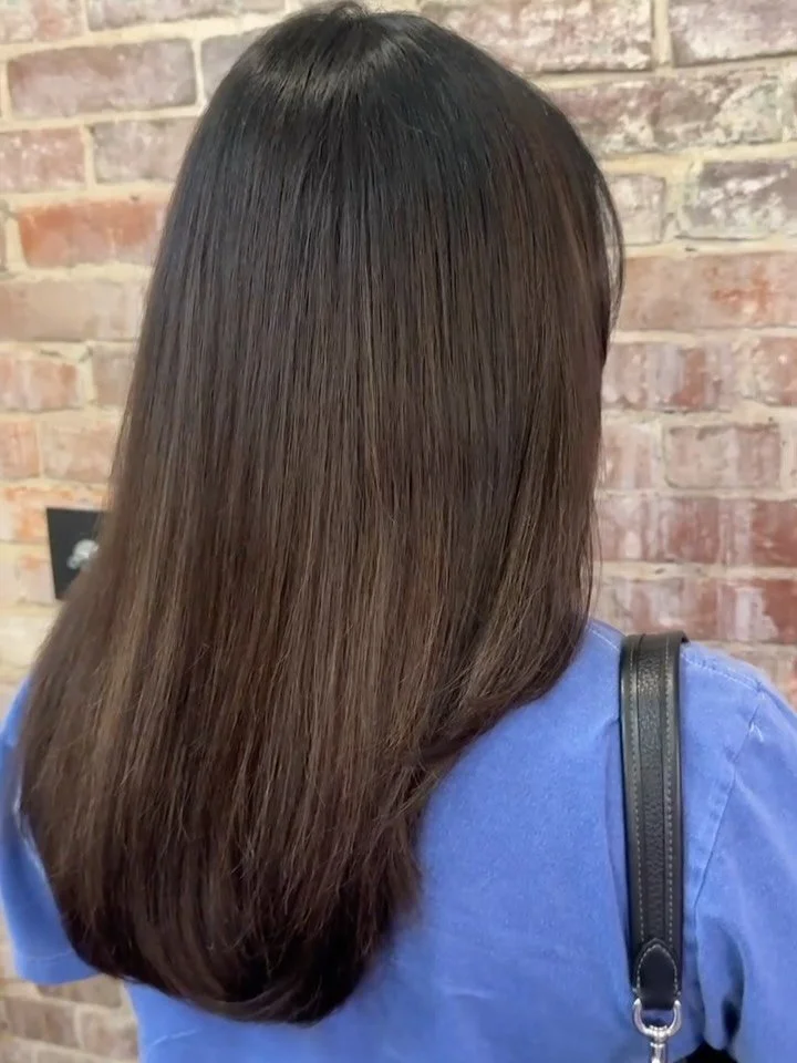 Dimension for the winter >>
Looking for models for highlights and balayages! Price starts at $75. DM for more info or to book 💕

#chachaslexington #lexington #kentuckyhairstylist #kentuckyproud