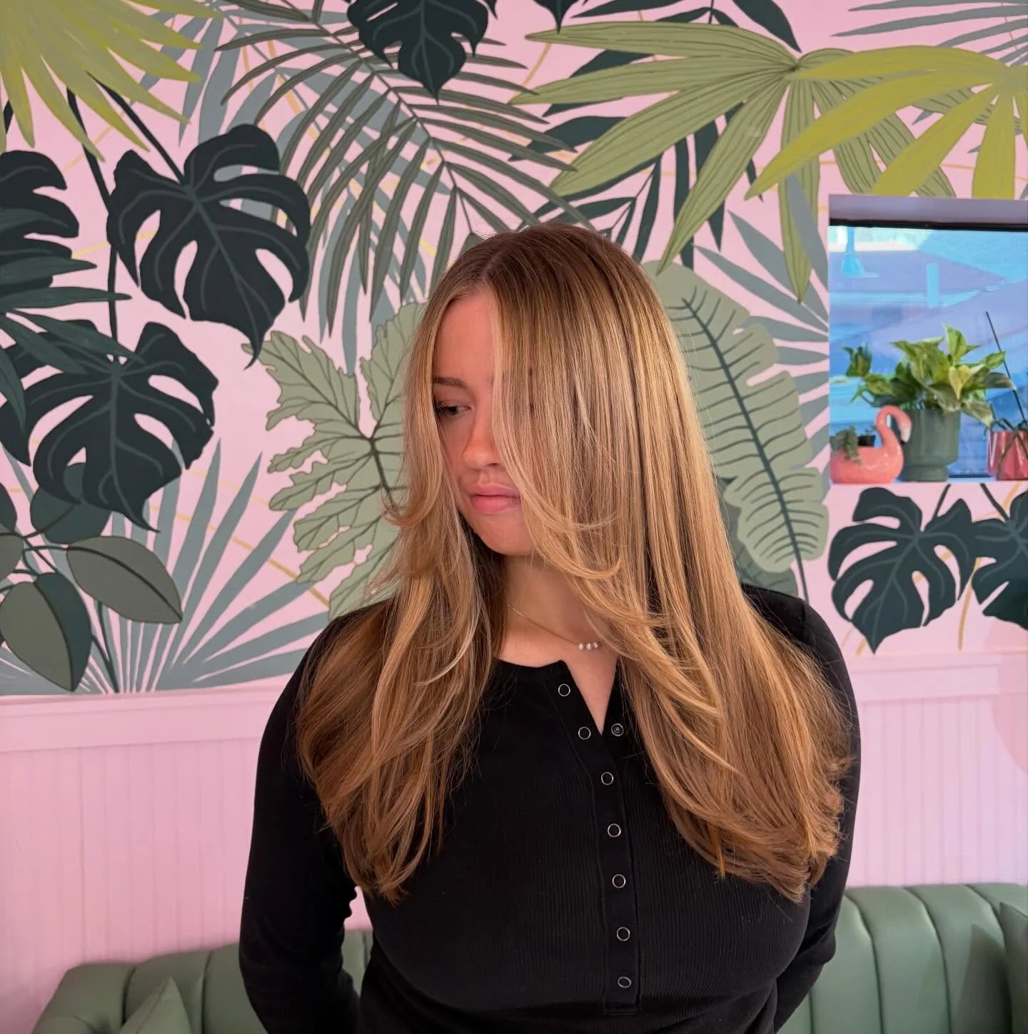 Happy Tuesday, have a wonderful day &amp; don&rsquo;t forget to book your next hair appointment💗 Dm me :)

#dimension #blonde #layers #brunette #root