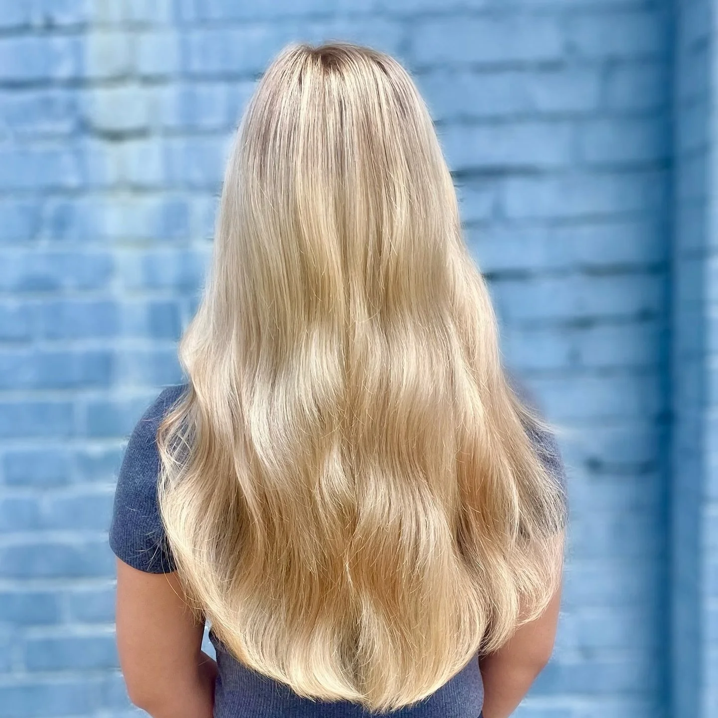 Blondes have more fun 🤩 
#thingstodoinlex #lexingtonhairextensions #lexingtonhairstylist #lexingtonhair #sharethelex #lexingtonky #lexingtonkentucky