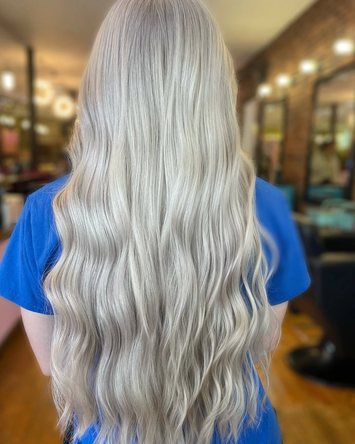 3 Reasons why Morgan&rsquo;s hair is perfection&hellip;.
1- She stays on top of her appointments. She&rsquo;s in my chair every 6-8 weeks. 
2- She shampoos once a week with EVOs Therapist shampoo and Ritual Salvation conditioner to help keep her hair