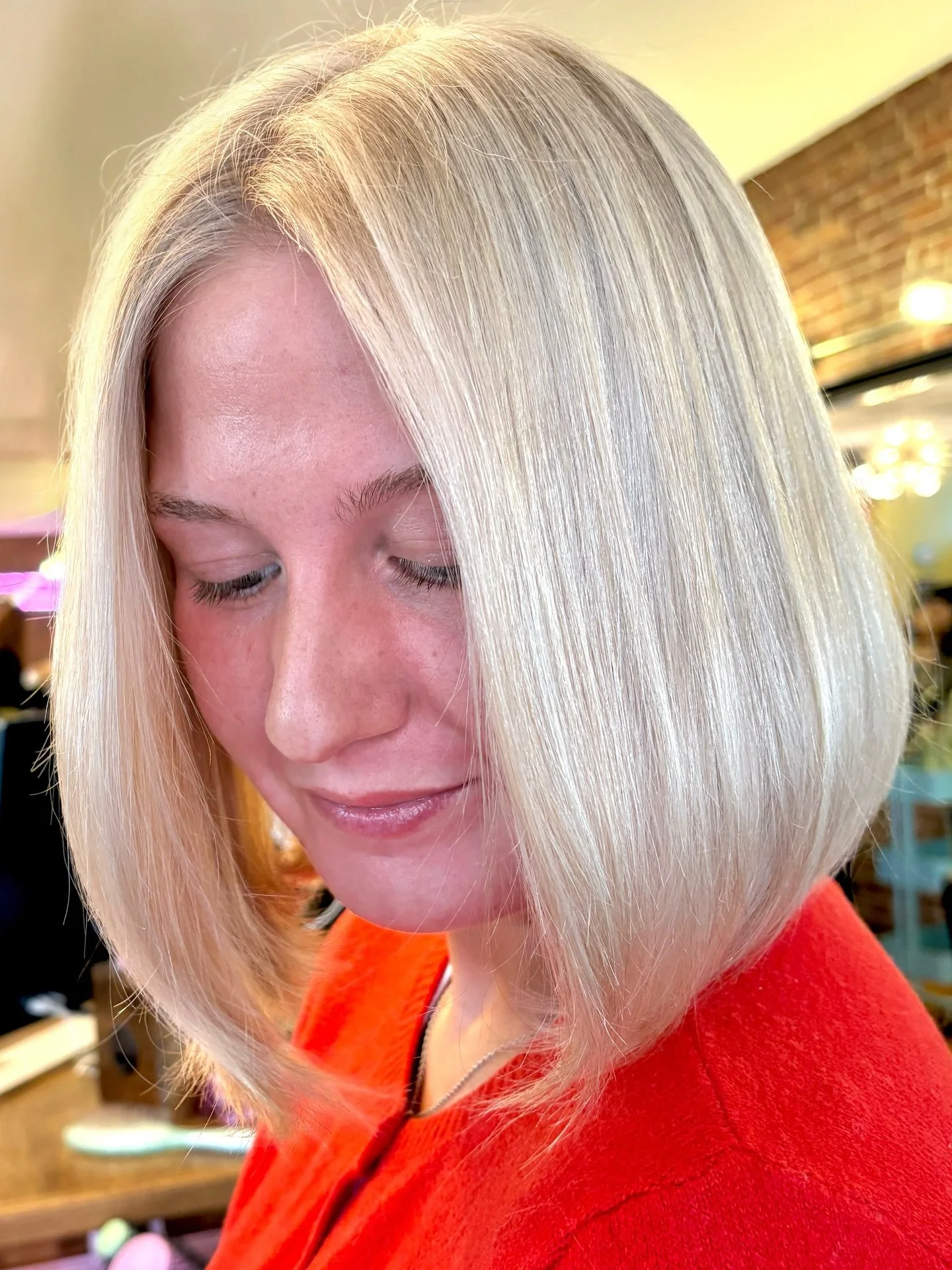 Fresh full highlight vs 14 weeks grown out 😍 
Is your grow out this smooth? No? Come hangout let&rsquo;s make your blonde ✨ better ✨