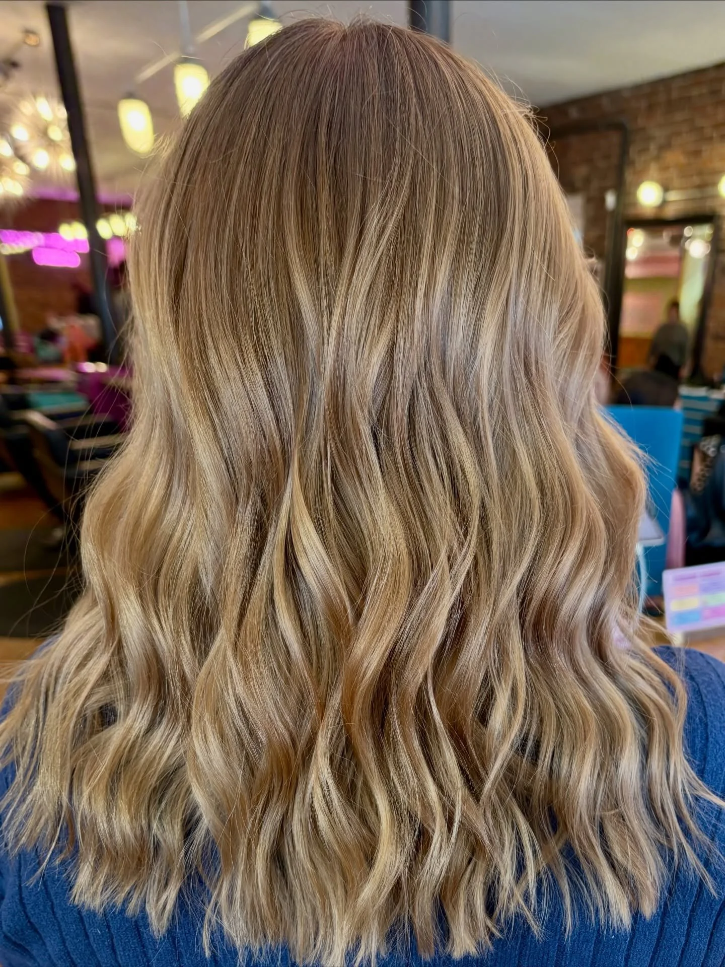 Want to be blonde without the maintenance? Balayage is your girl 🫶🏻